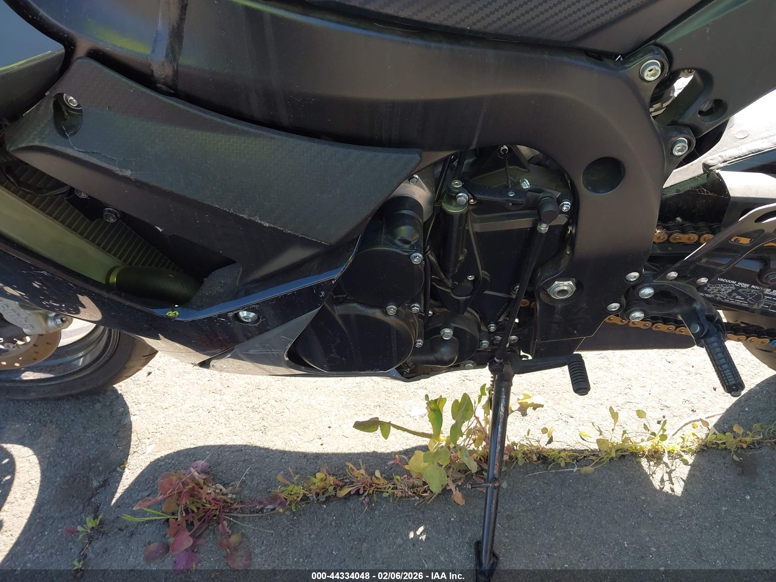 SUZUKI GSX-R750 image 9