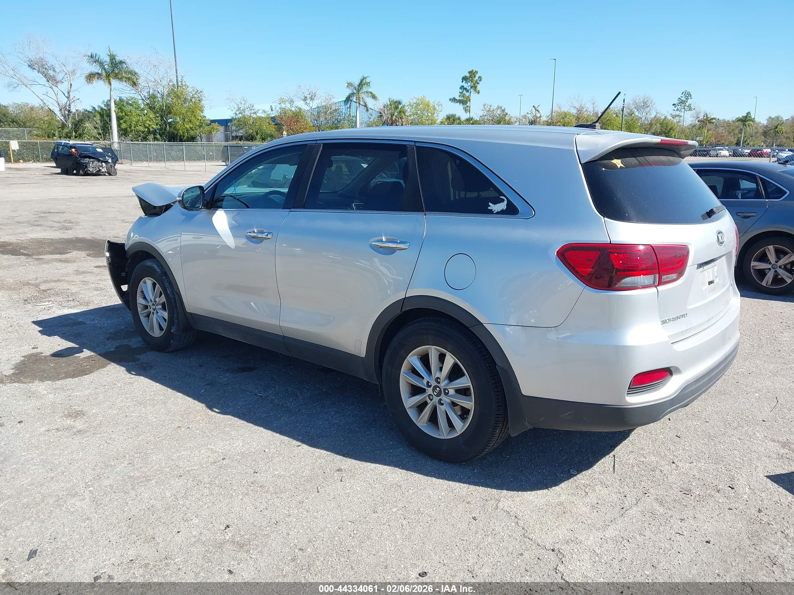 KIA SORENTO image 3