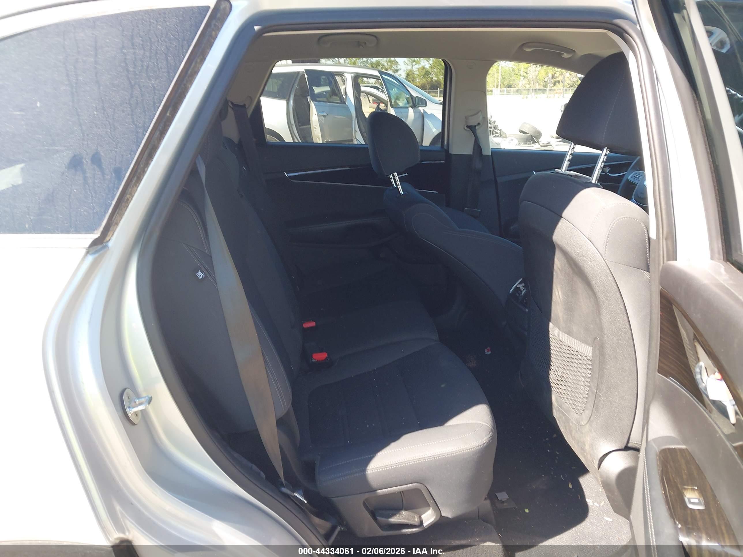 KIA SORENTO image 8