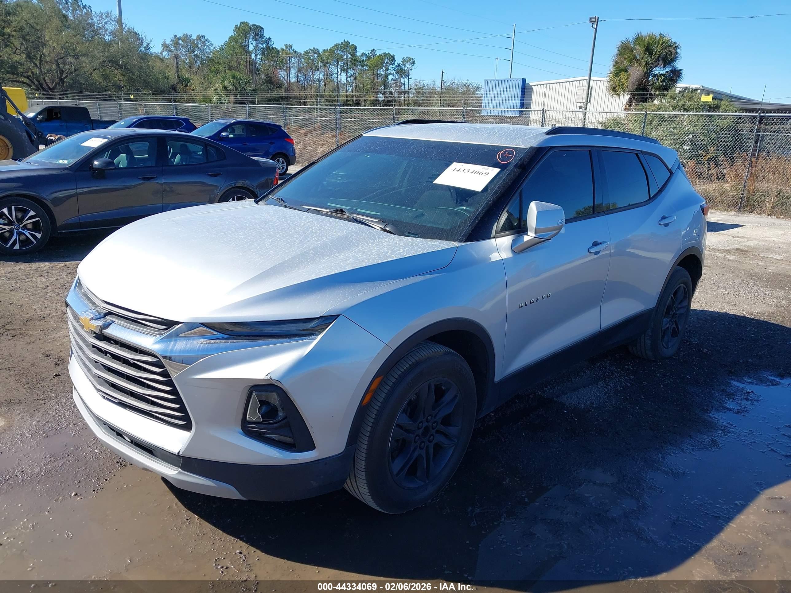 CHEVROLET BLAZER image 2