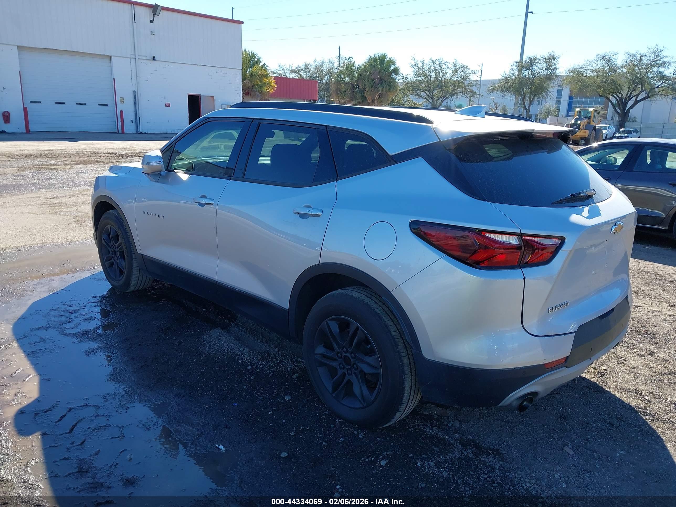 CHEVROLET BLAZER image 3
