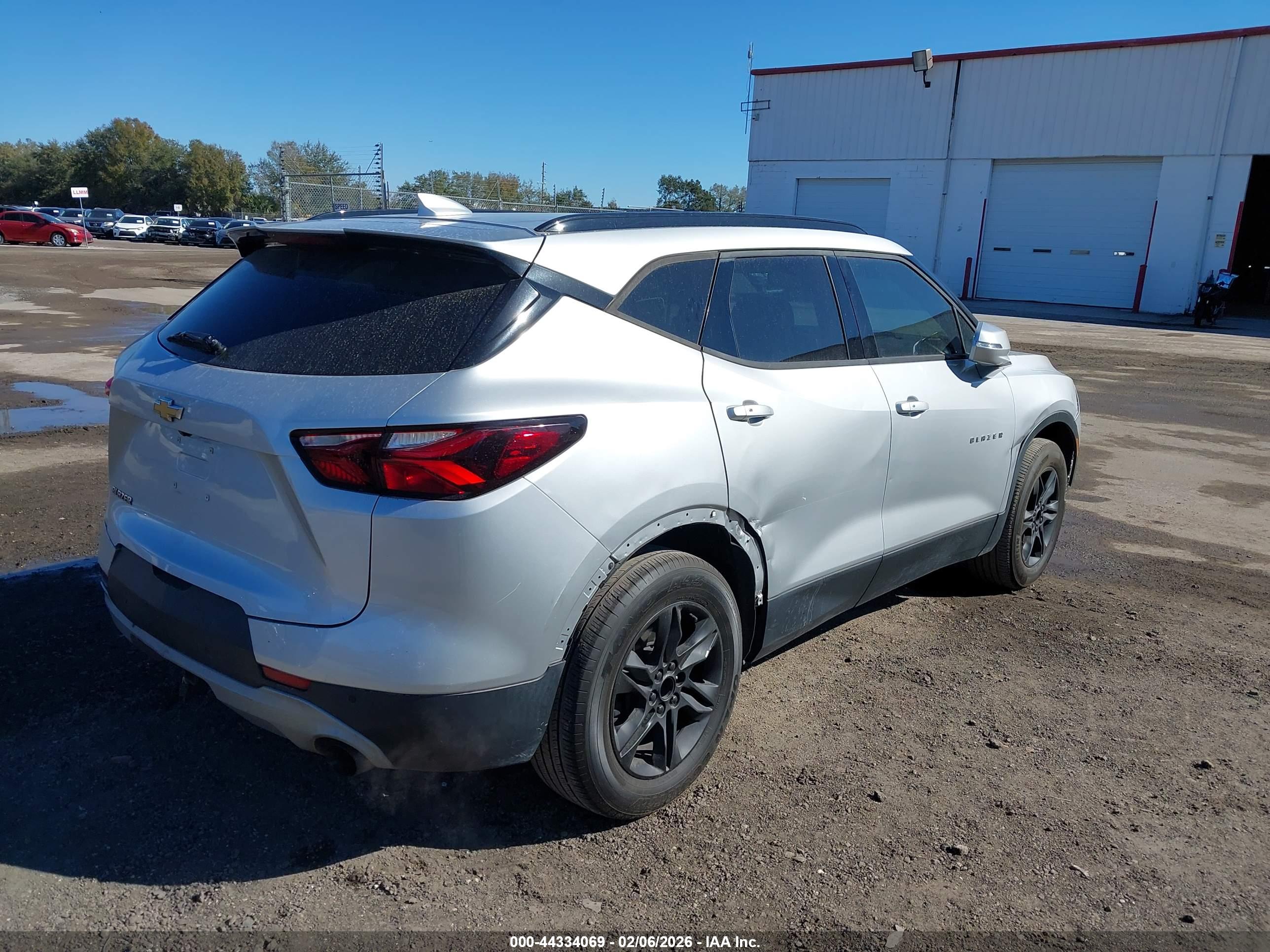 CHEVROLET BLAZER image 4