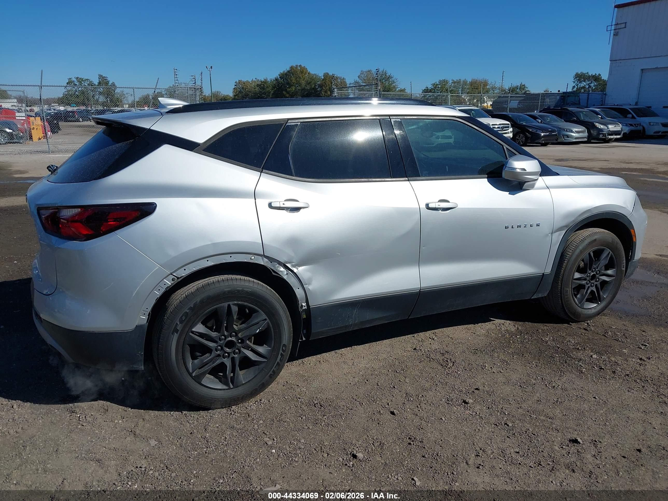 CHEVROLET BLAZER image 6