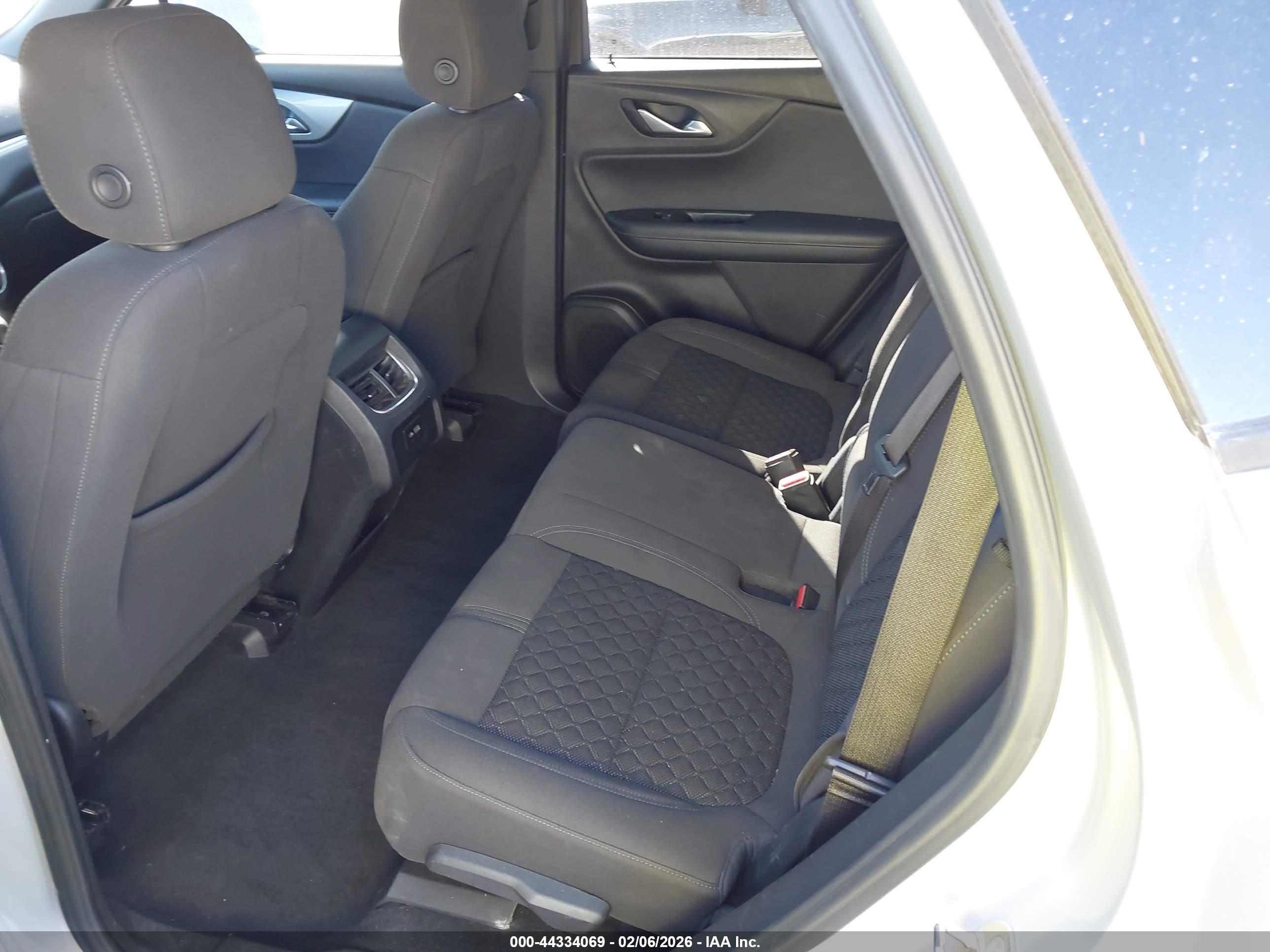 CHEVROLET BLAZER image 8