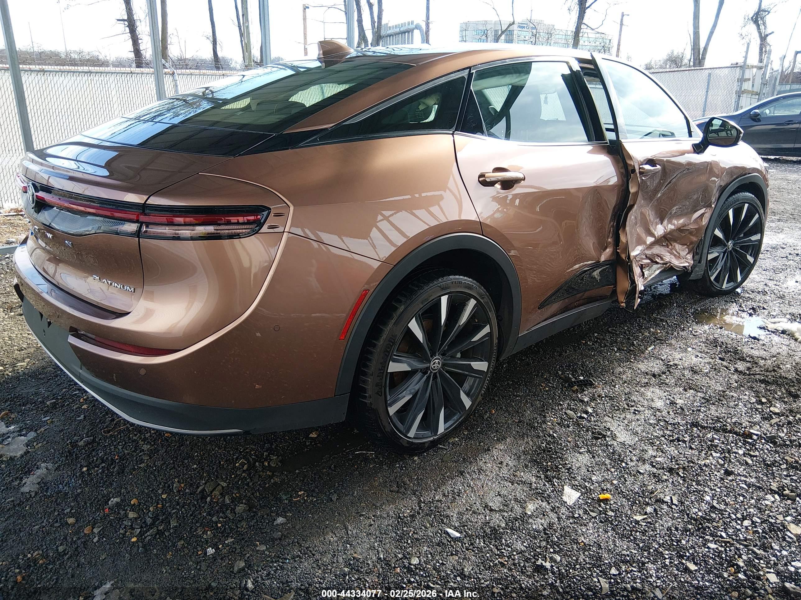 TOYOTA CROWN image 4
