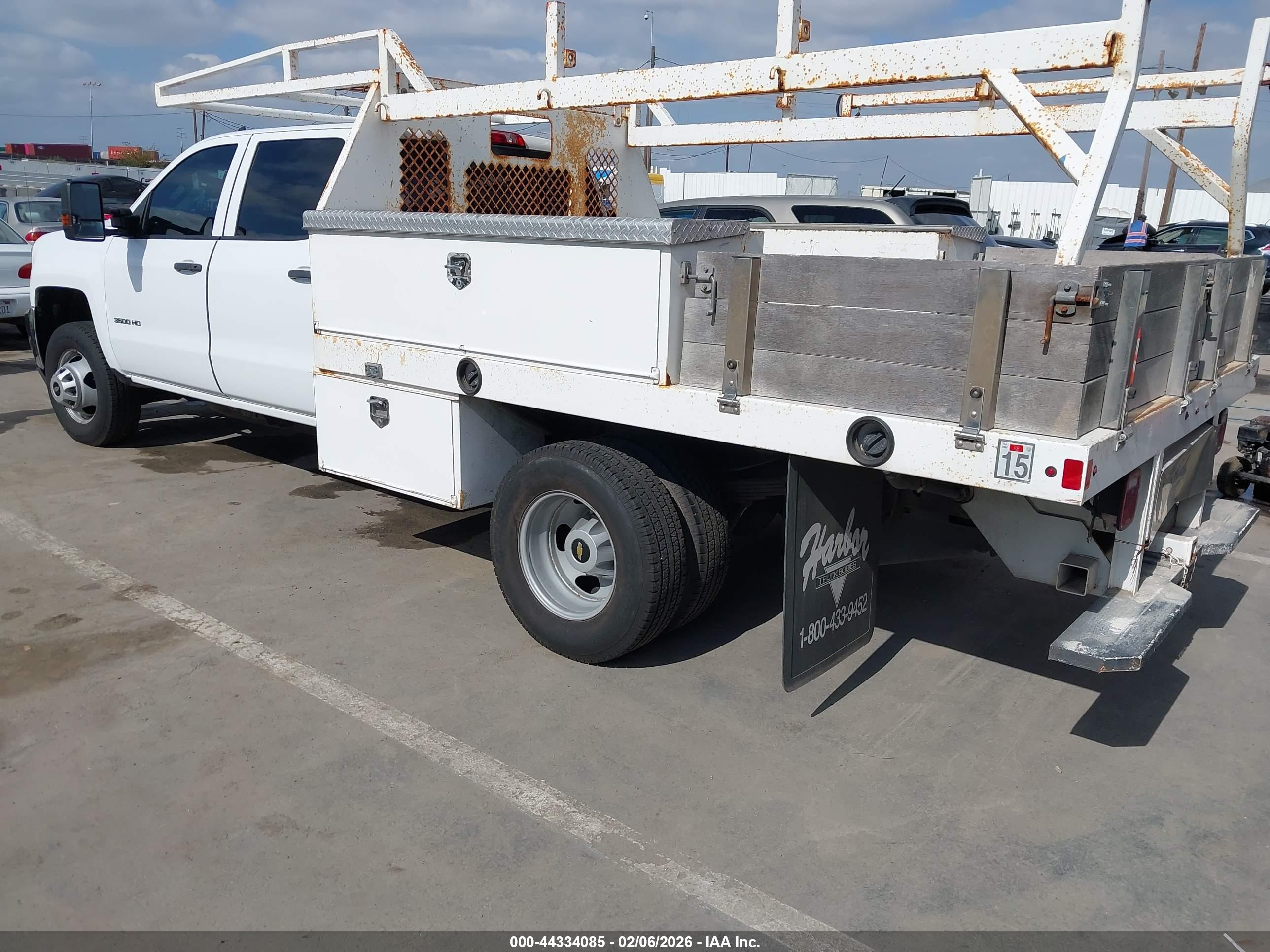 CHEVROLET SILVERADO image 3