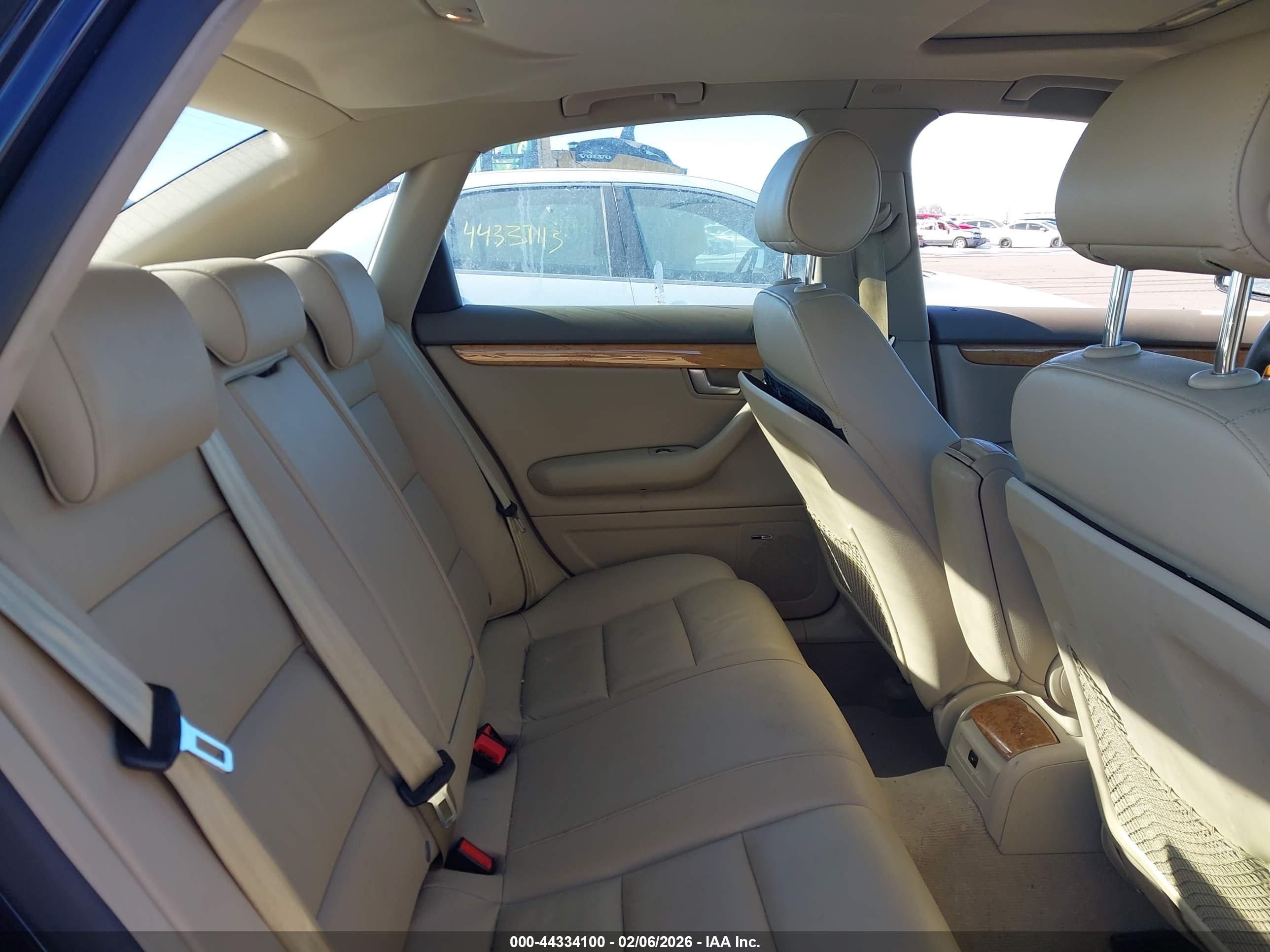 AUDI A4 image 8