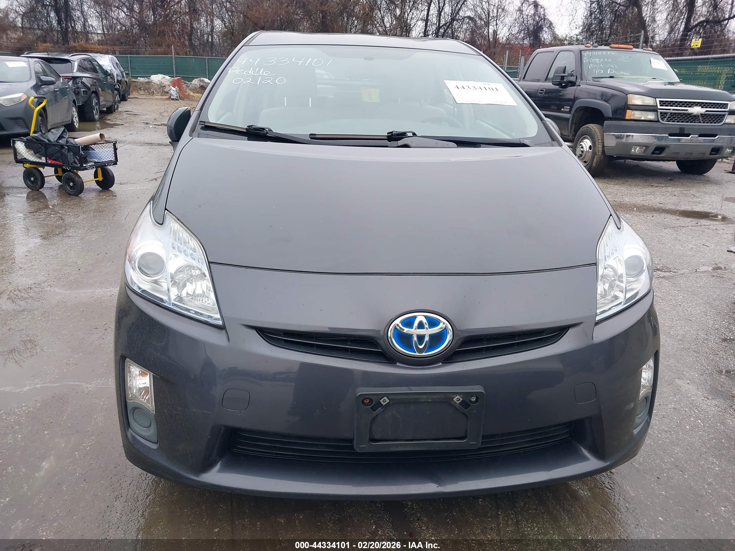 TOYOTA PRIUS image 6