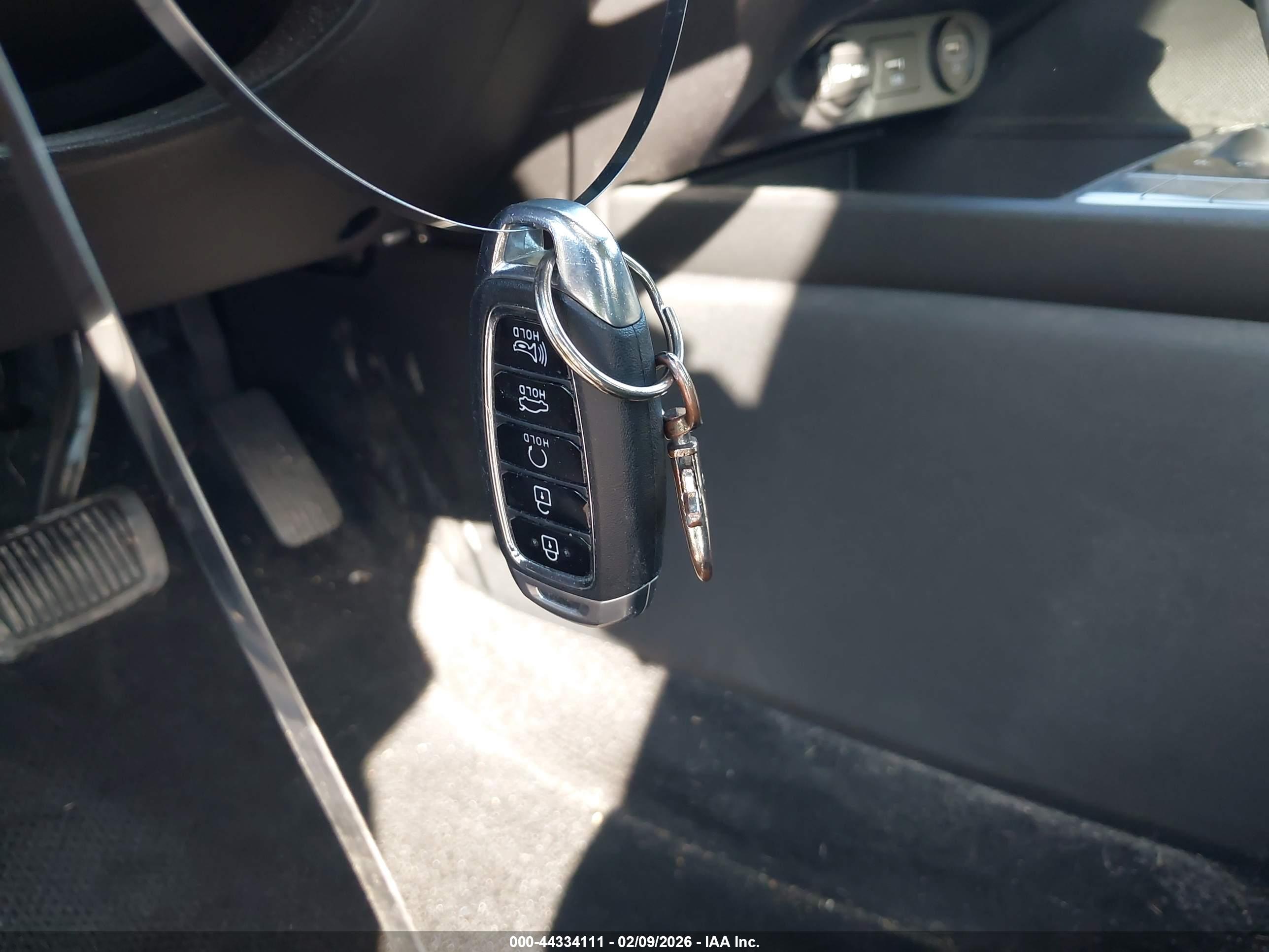 HYUNDAI ELANTRA image 11