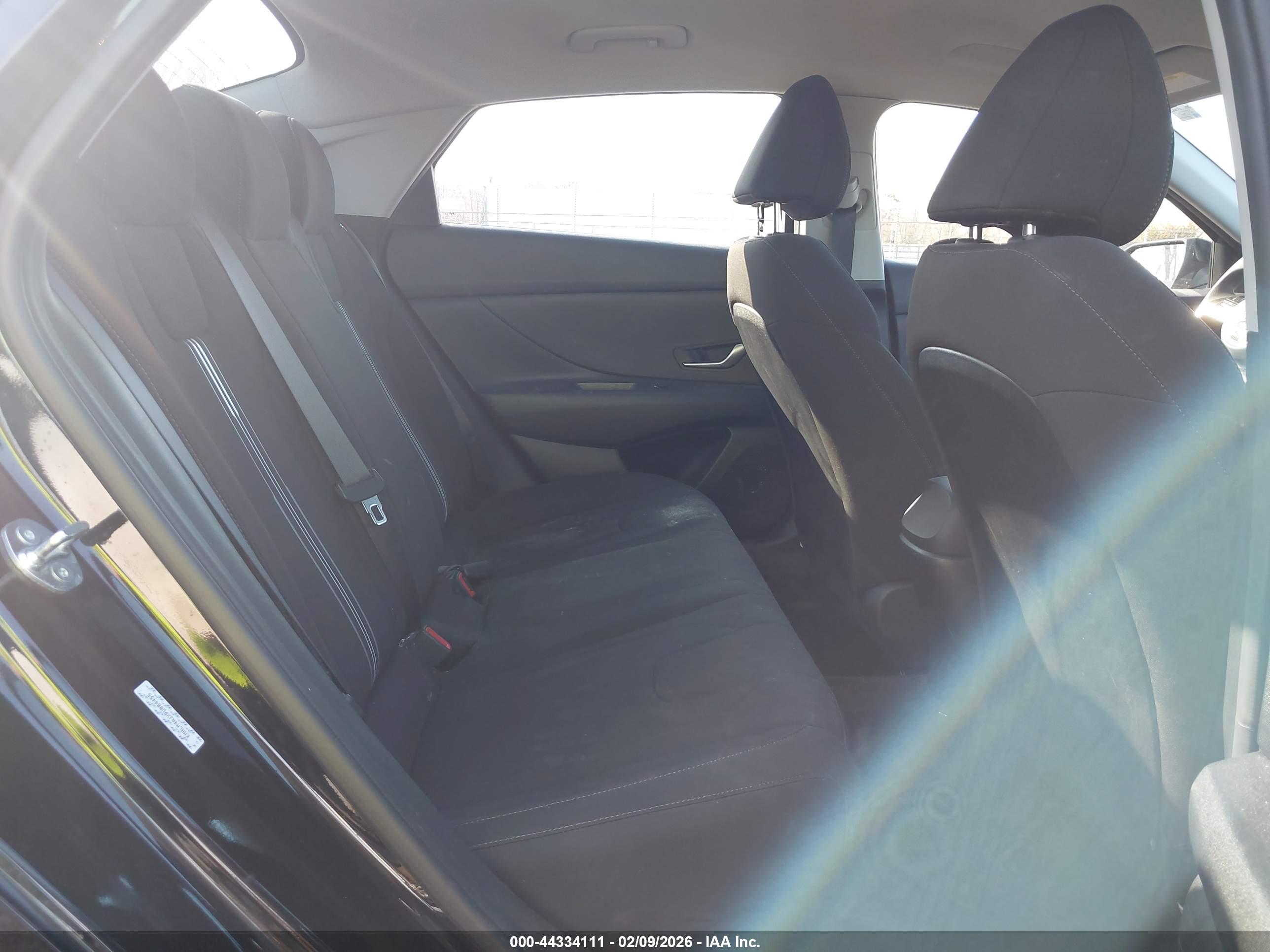 HYUNDAI ELANTRA image 8