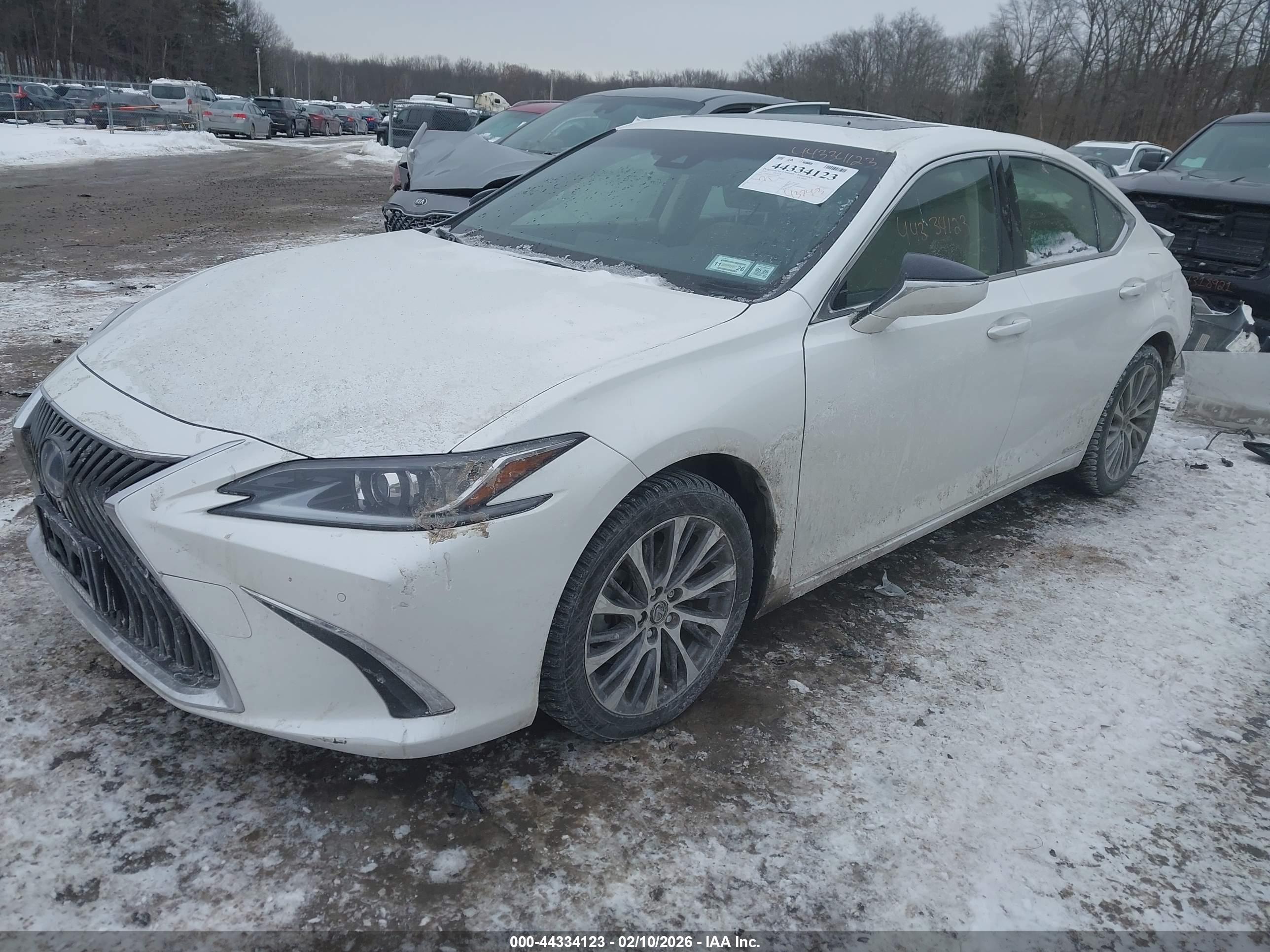 LEXUS ES image 2