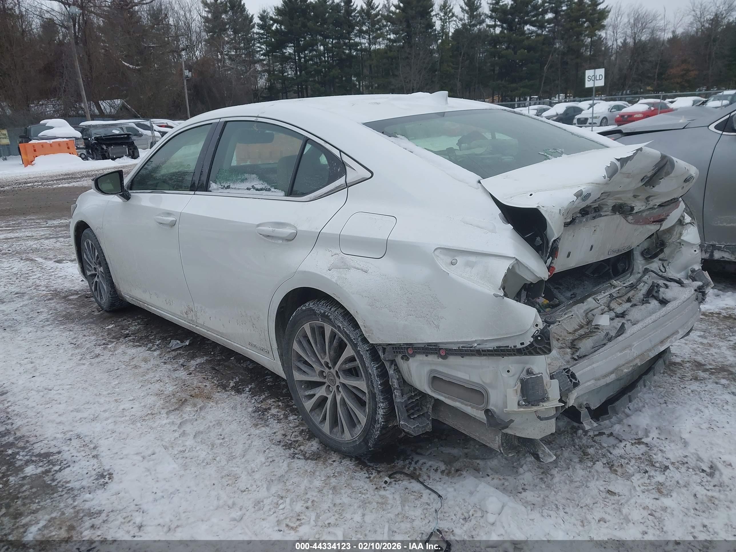 LEXUS ES image 3