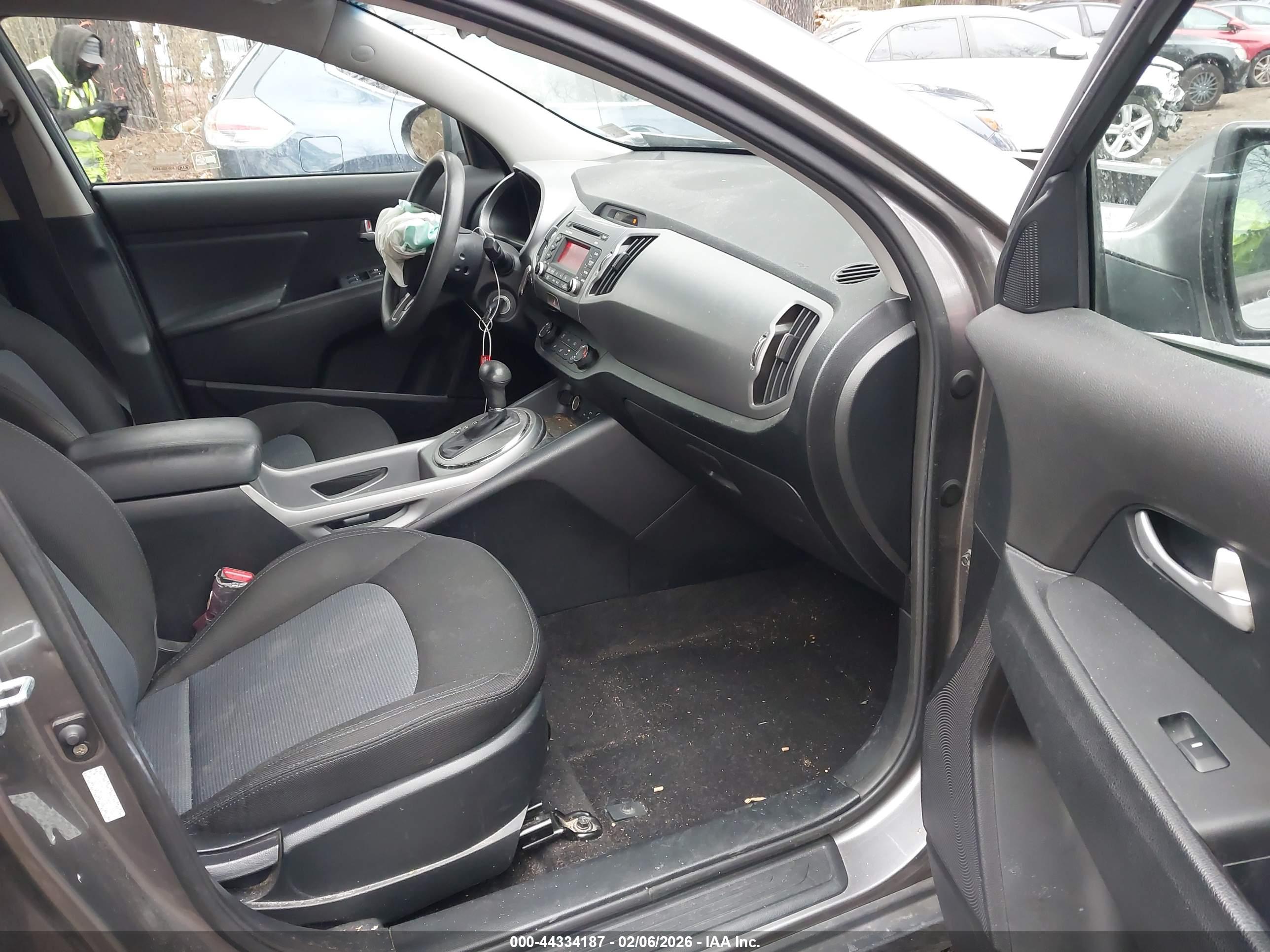 KIA SPORTAGE image 5