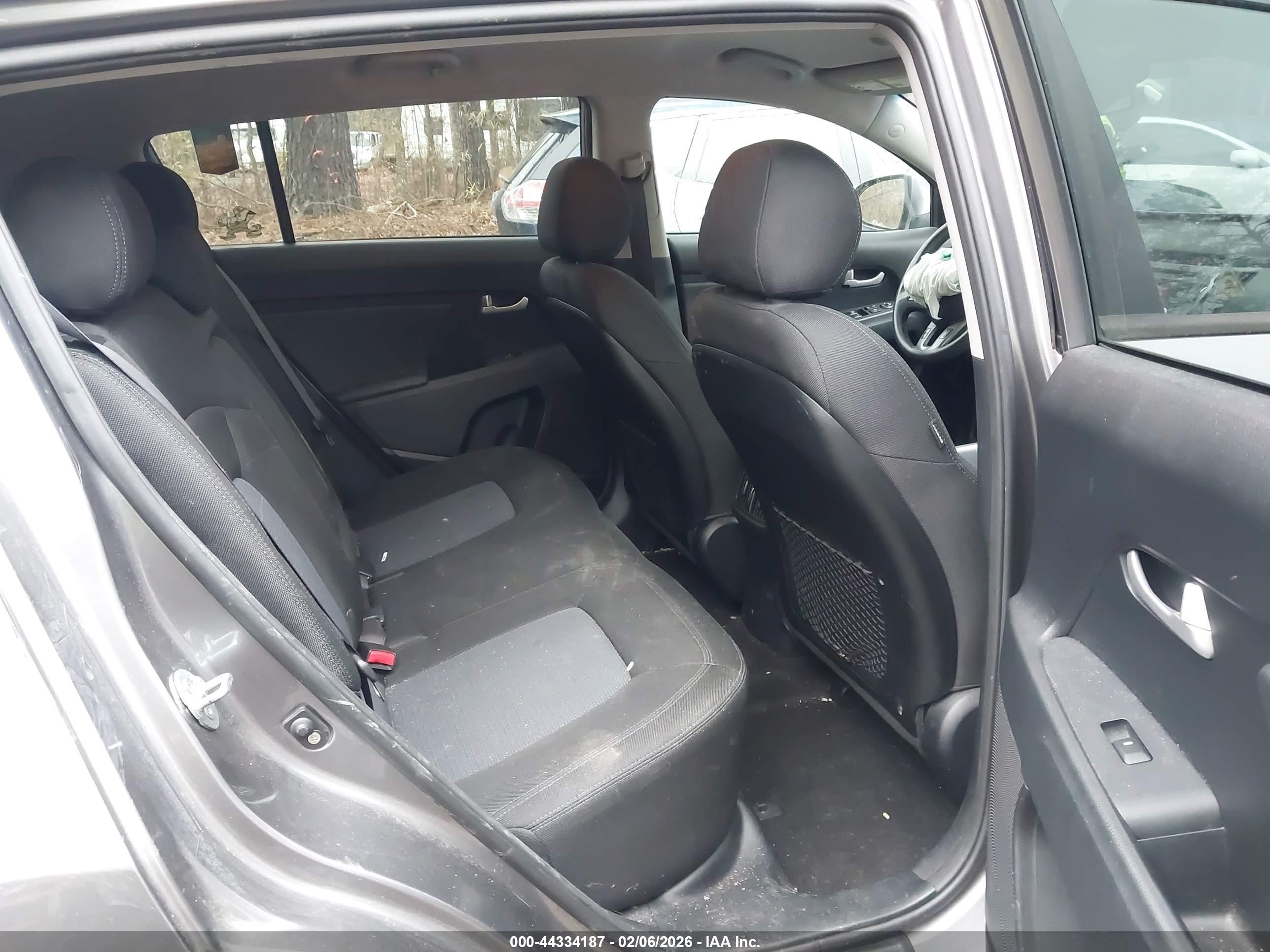 KIA SPORTAGE image 8