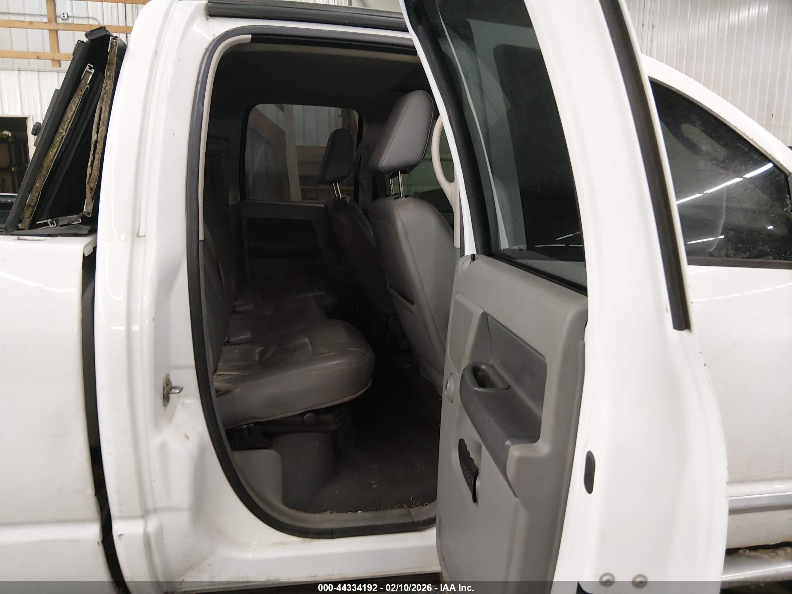 DODGE RAM image 8