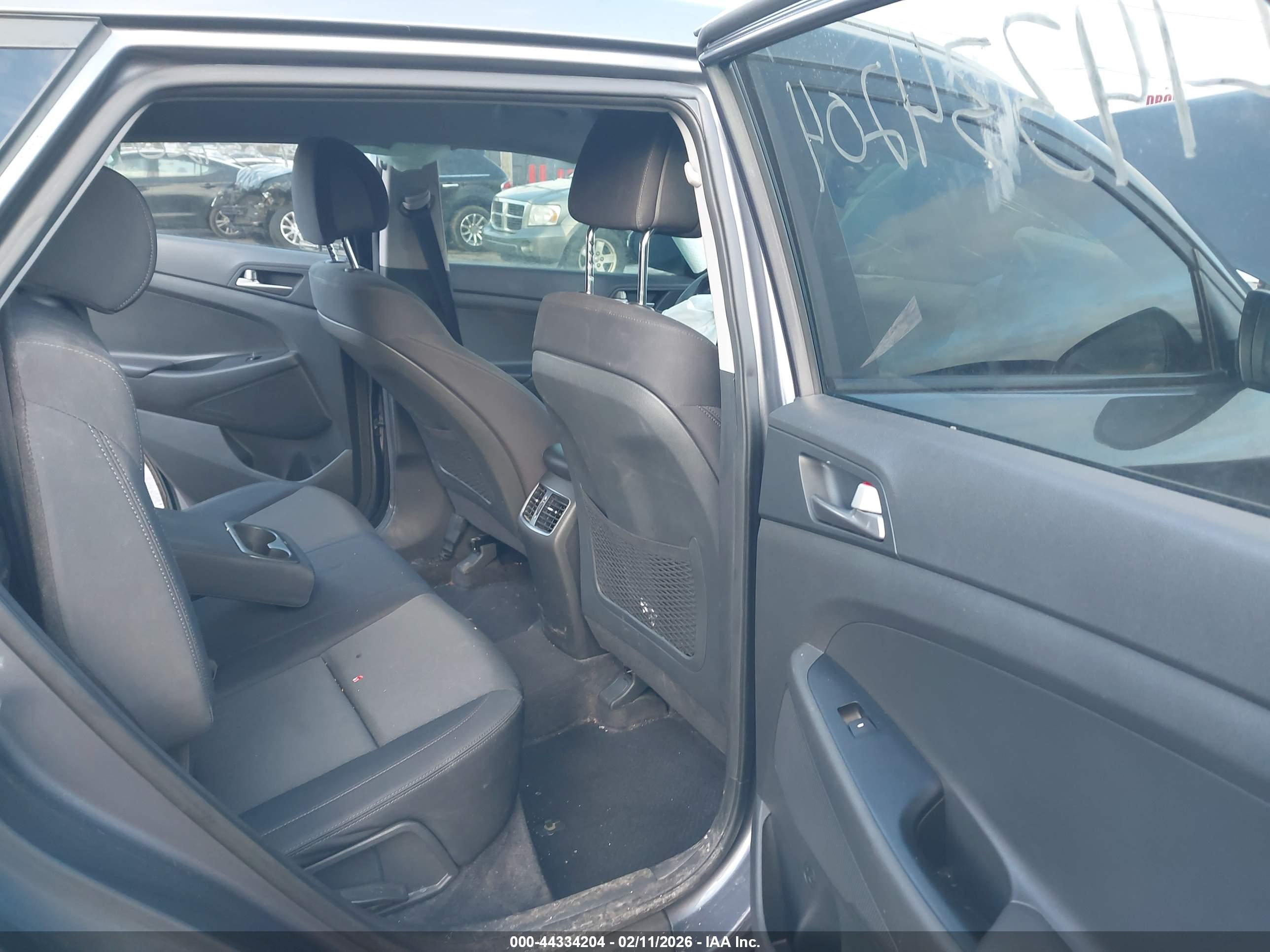 HYUNDAI TUCSON image 8