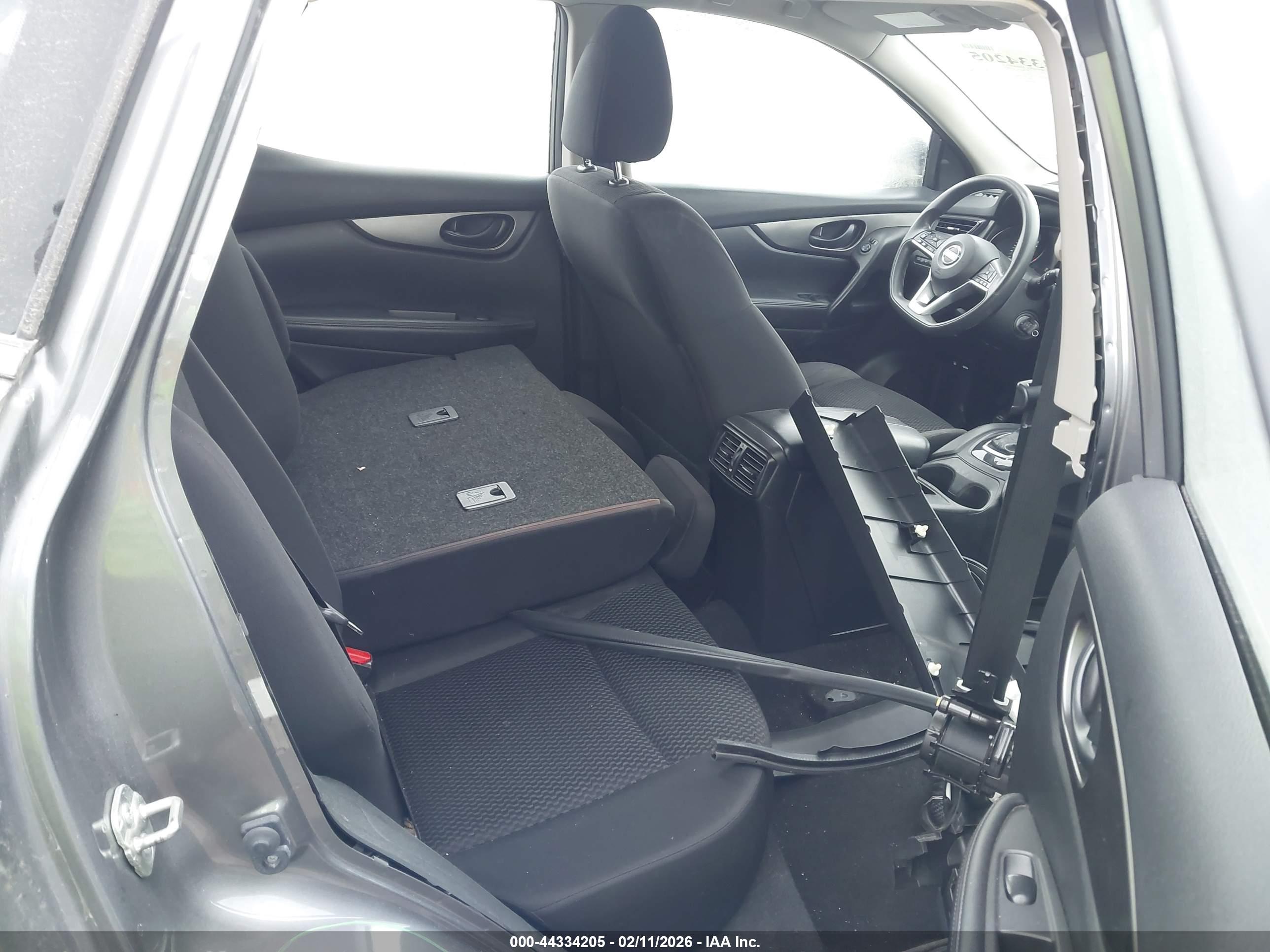 NISSAN ROGUE image 8