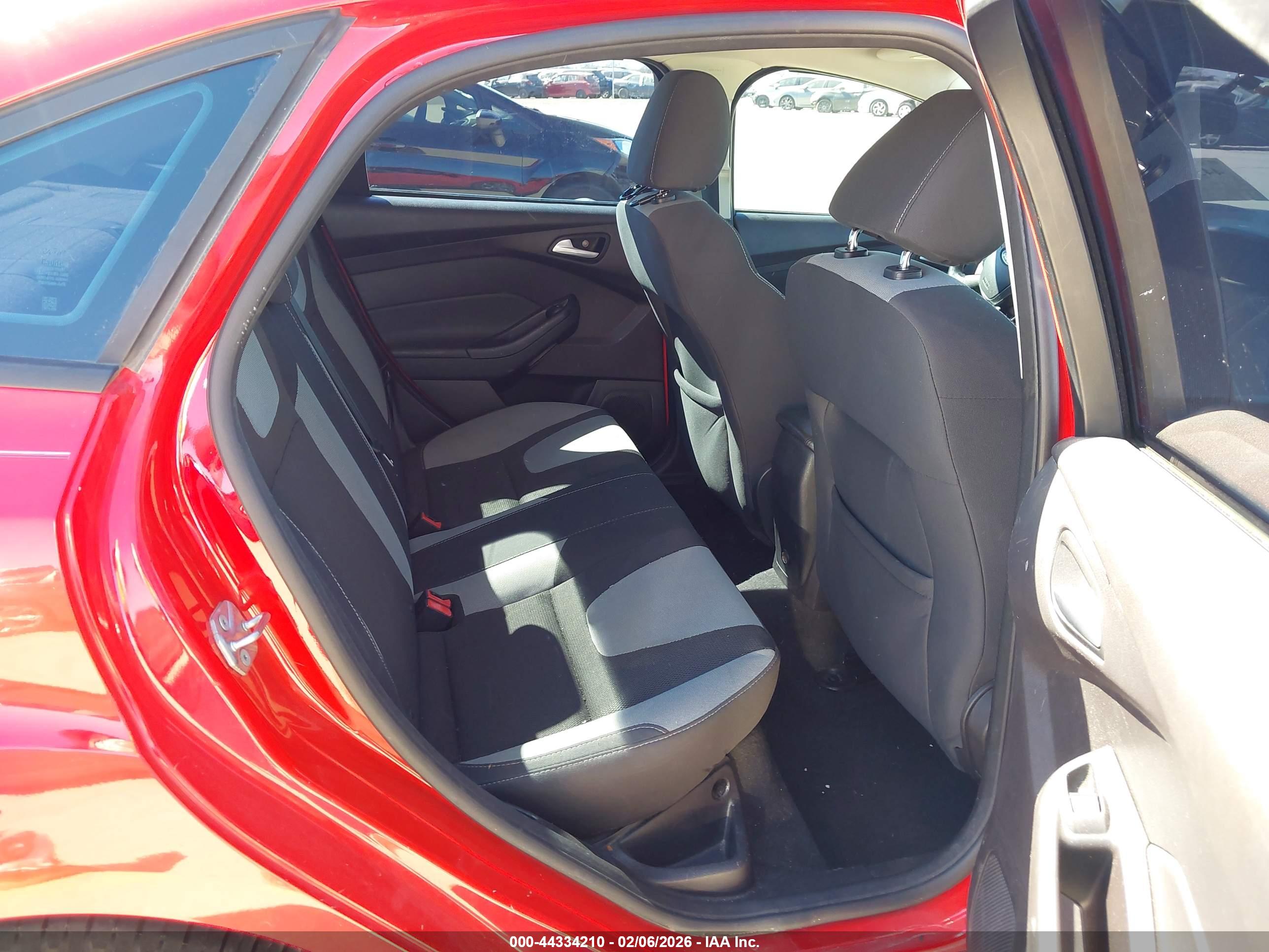 FORD FOCUS image 8