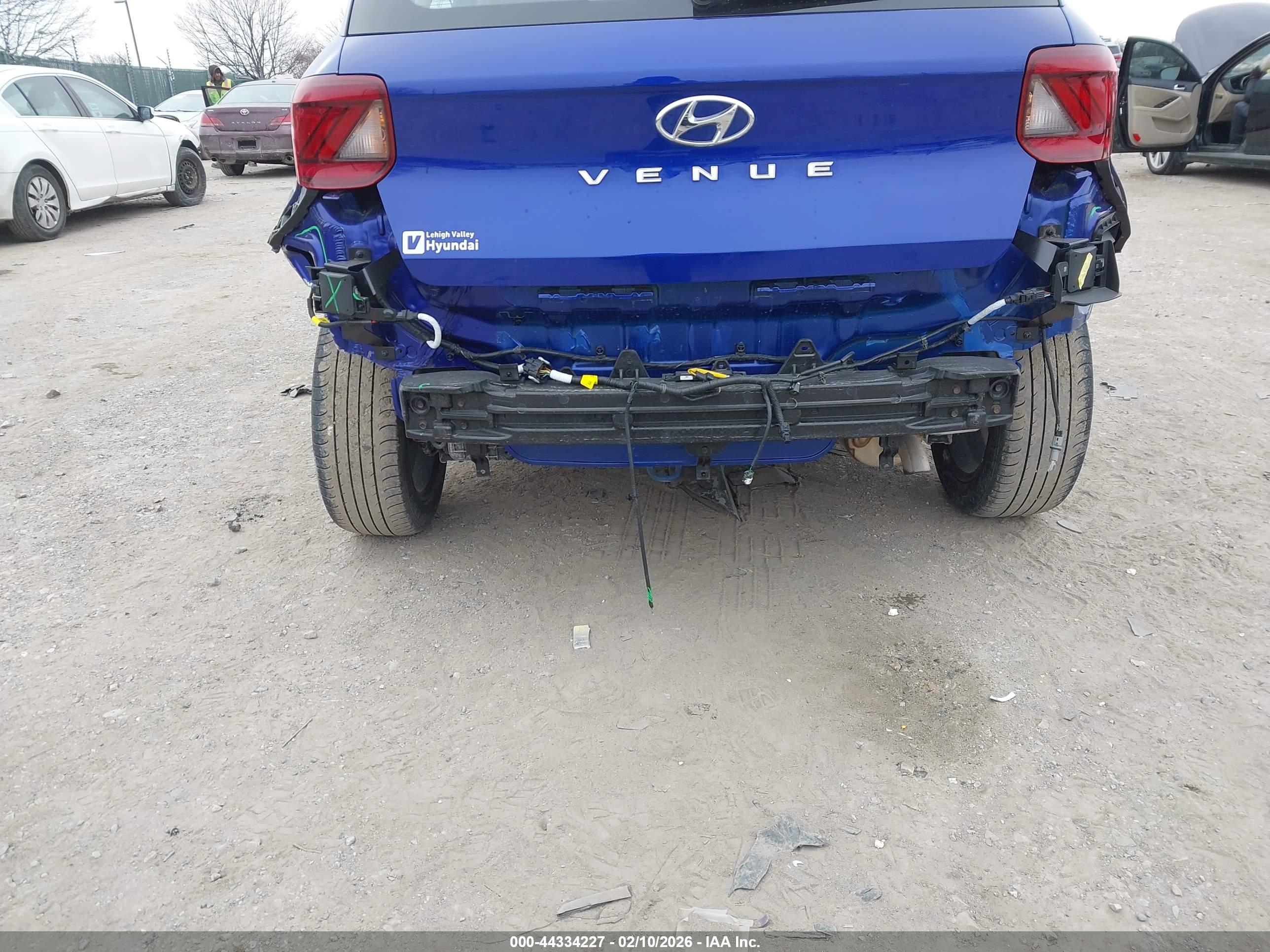 HYUNDAI VENUE image 6