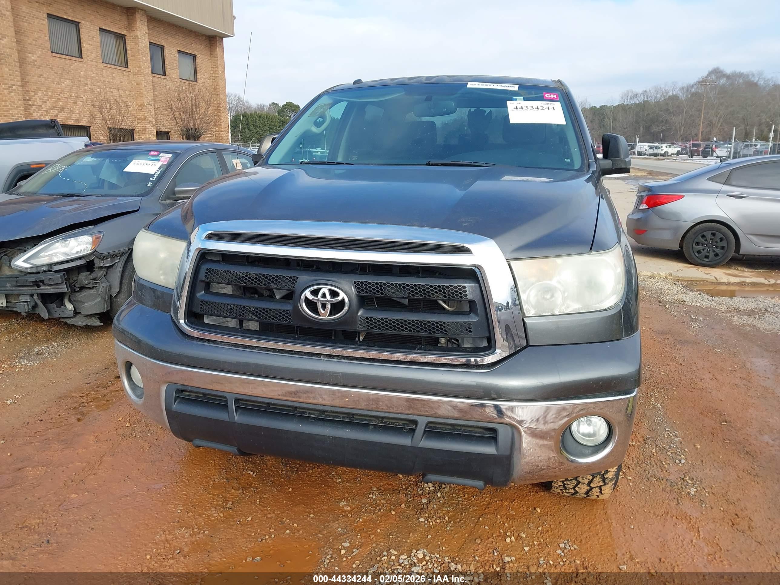 TOYOTA TUNDRA image 6