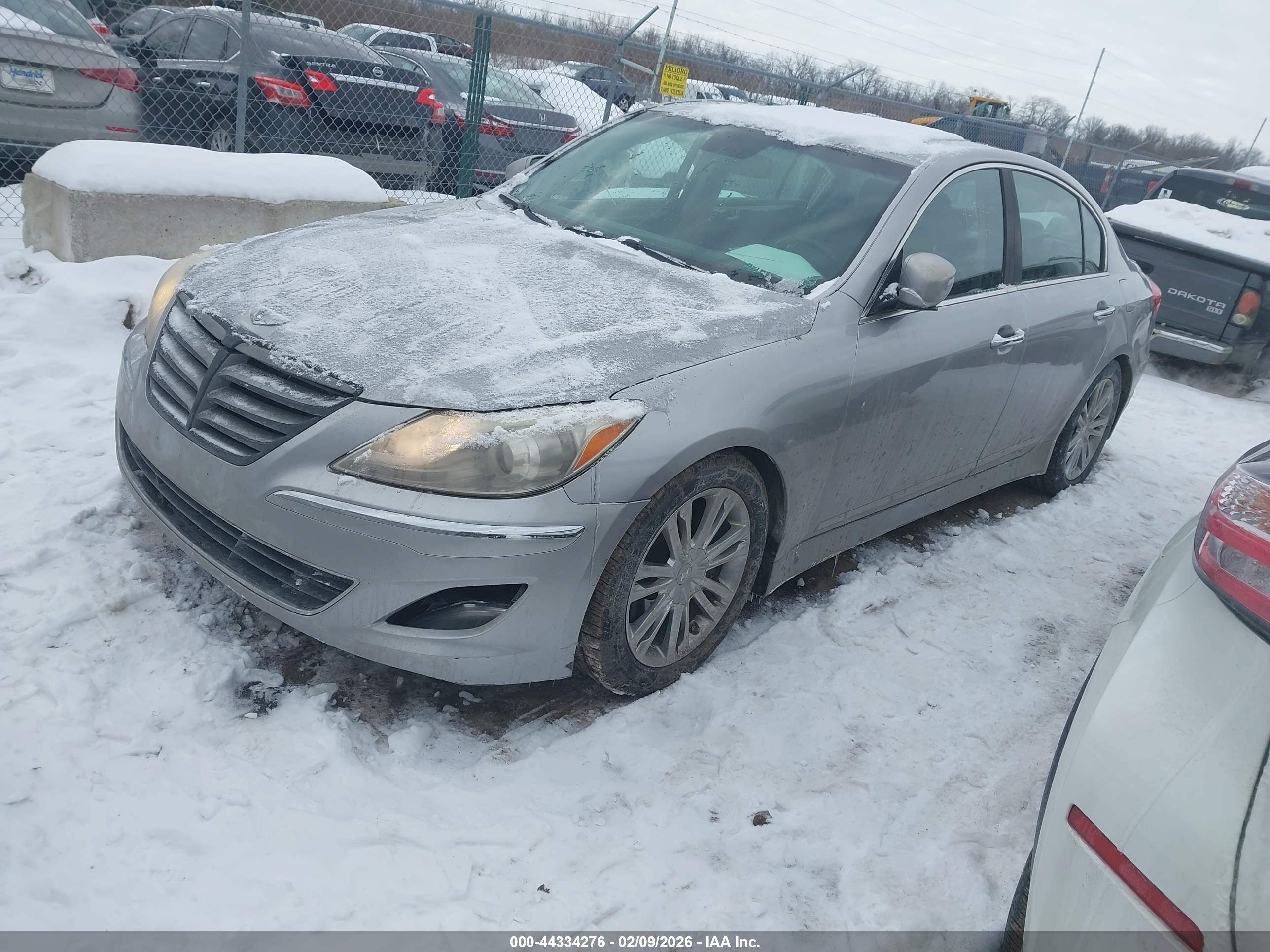 HYUNDAI GENESIS image 2