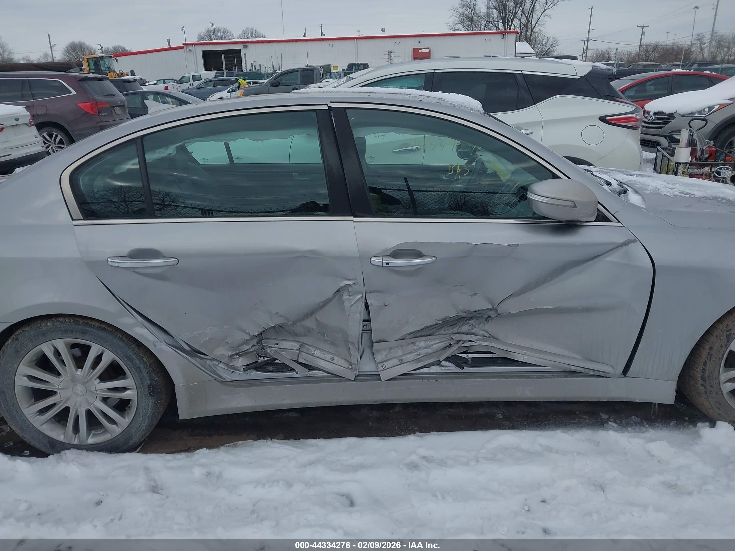 HYUNDAI GENESIS image 6