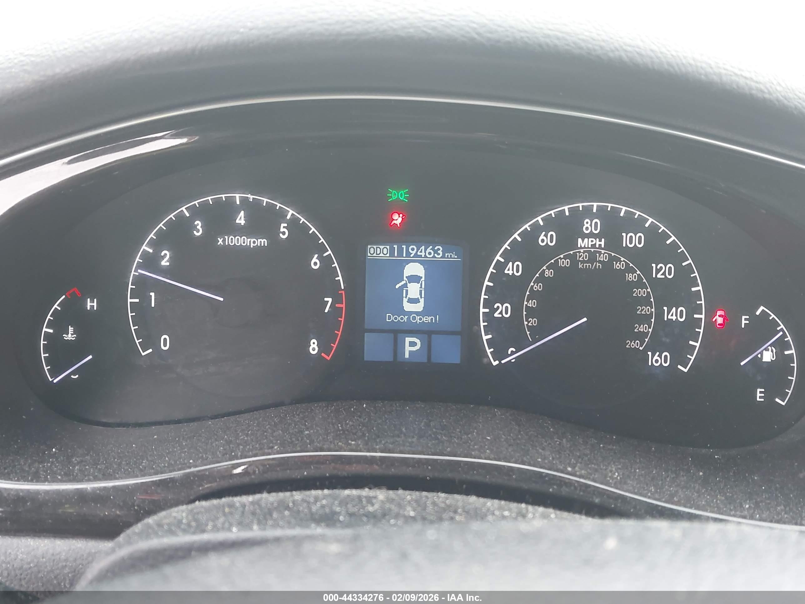 HYUNDAI GENESIS image 7
