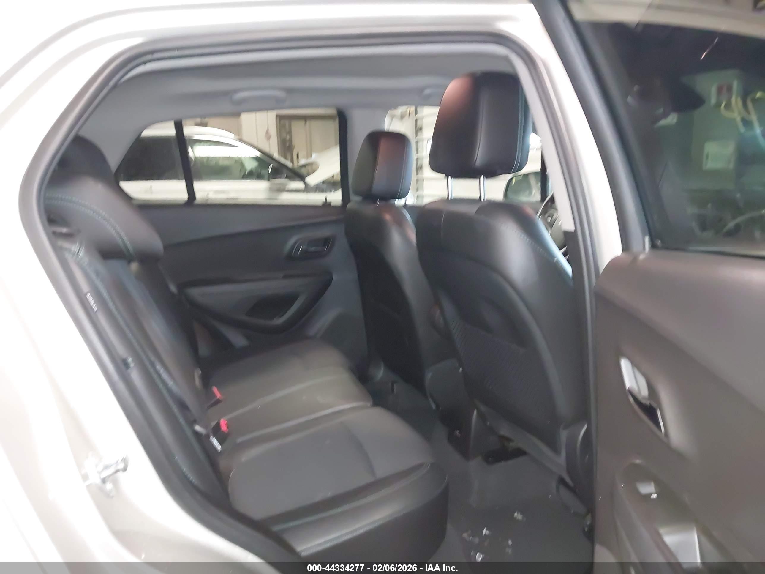 CHEVROLET TRAX image 8