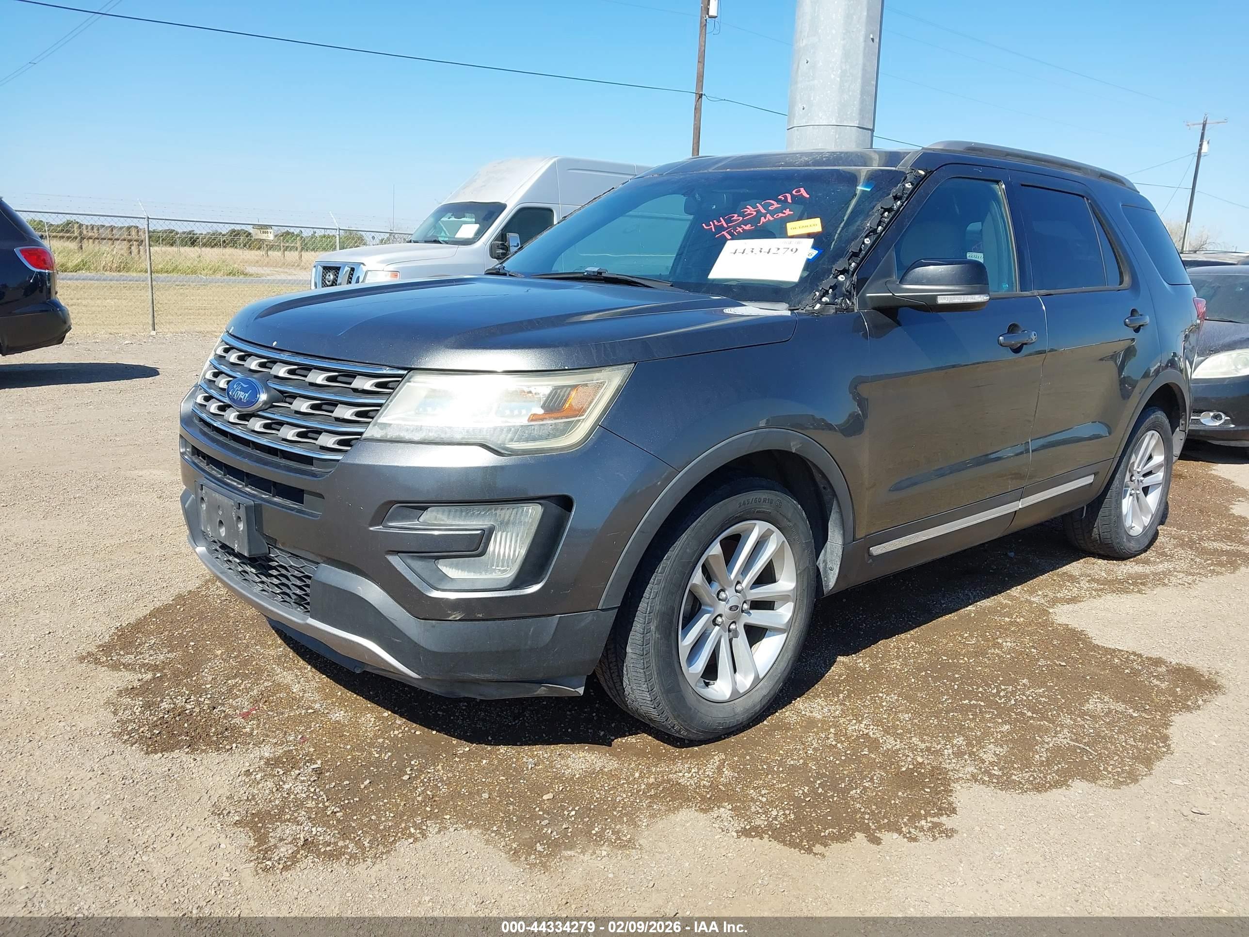 FORD EXPLORER image 2