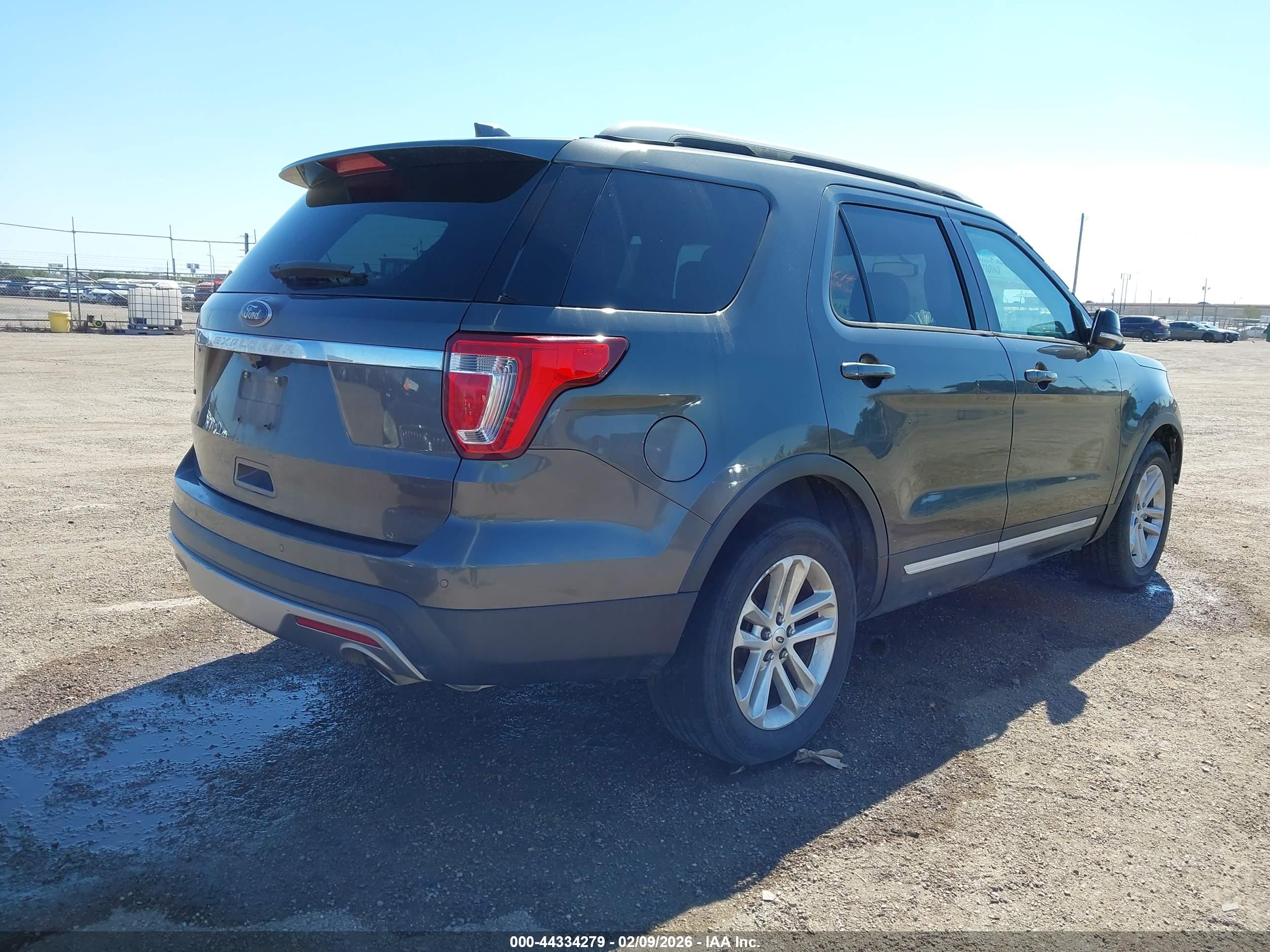 FORD EXPLORER image 4