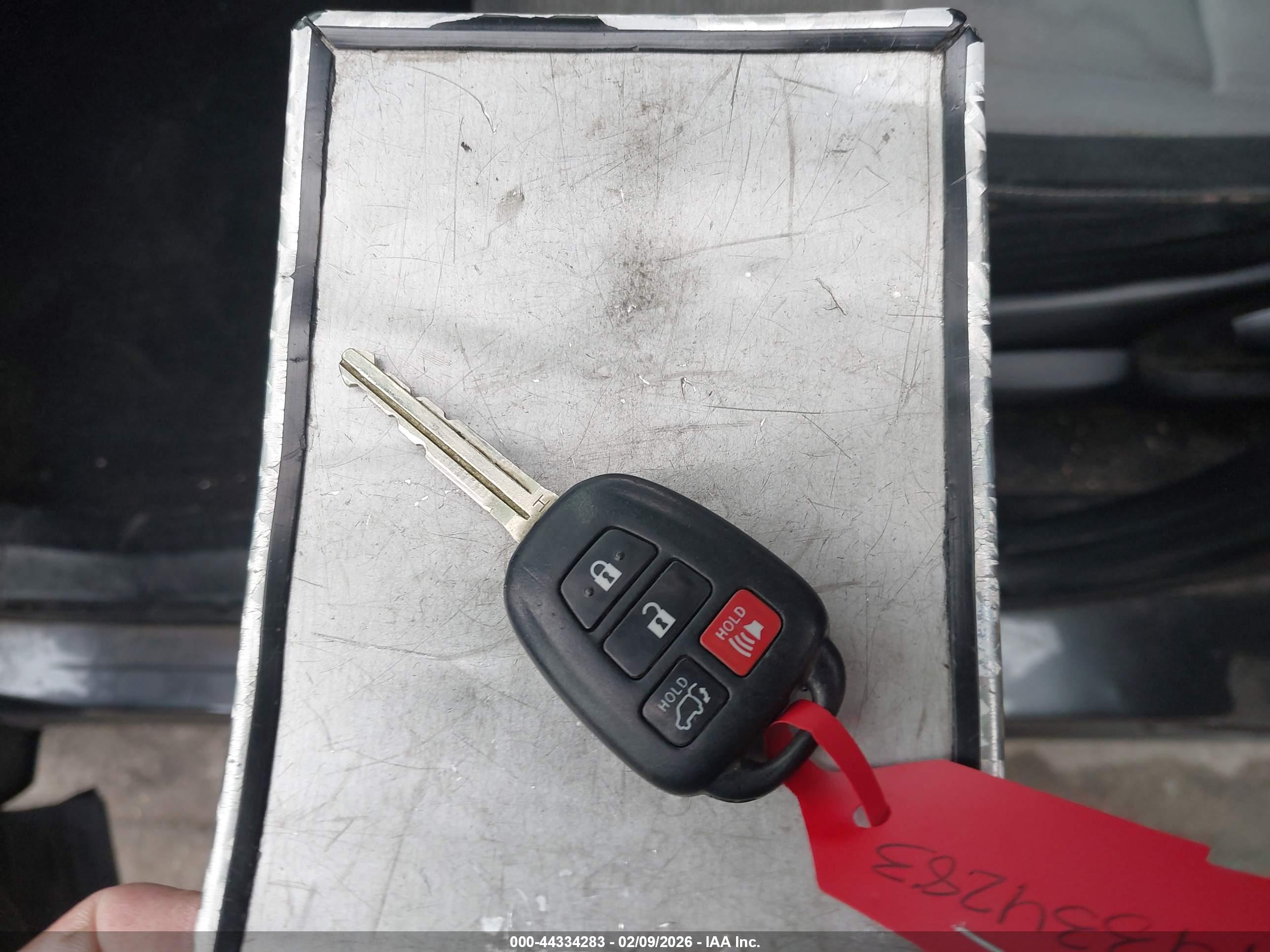 TOYOTA RAV4 image 11