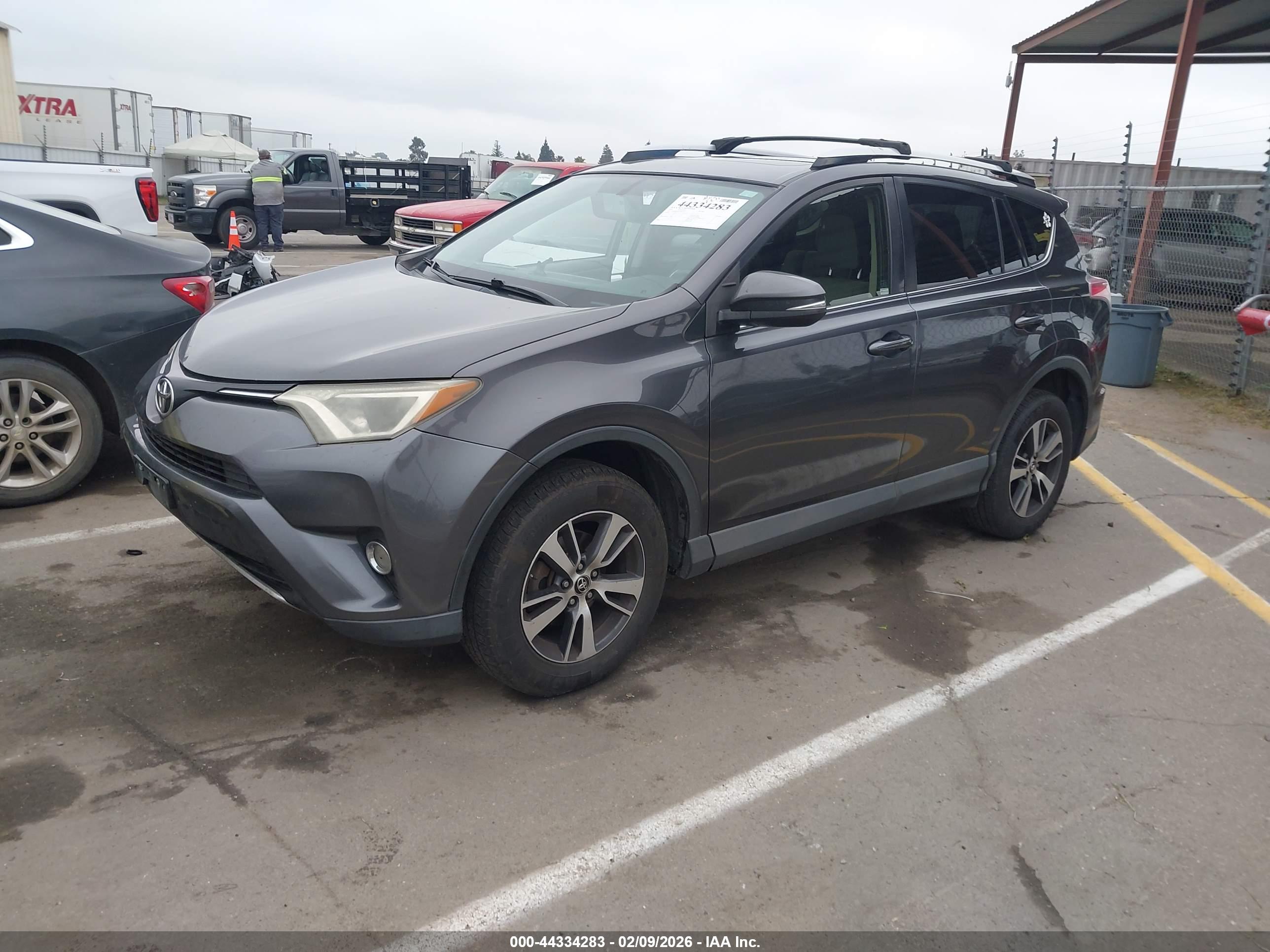 TOYOTA RAV4 image 2