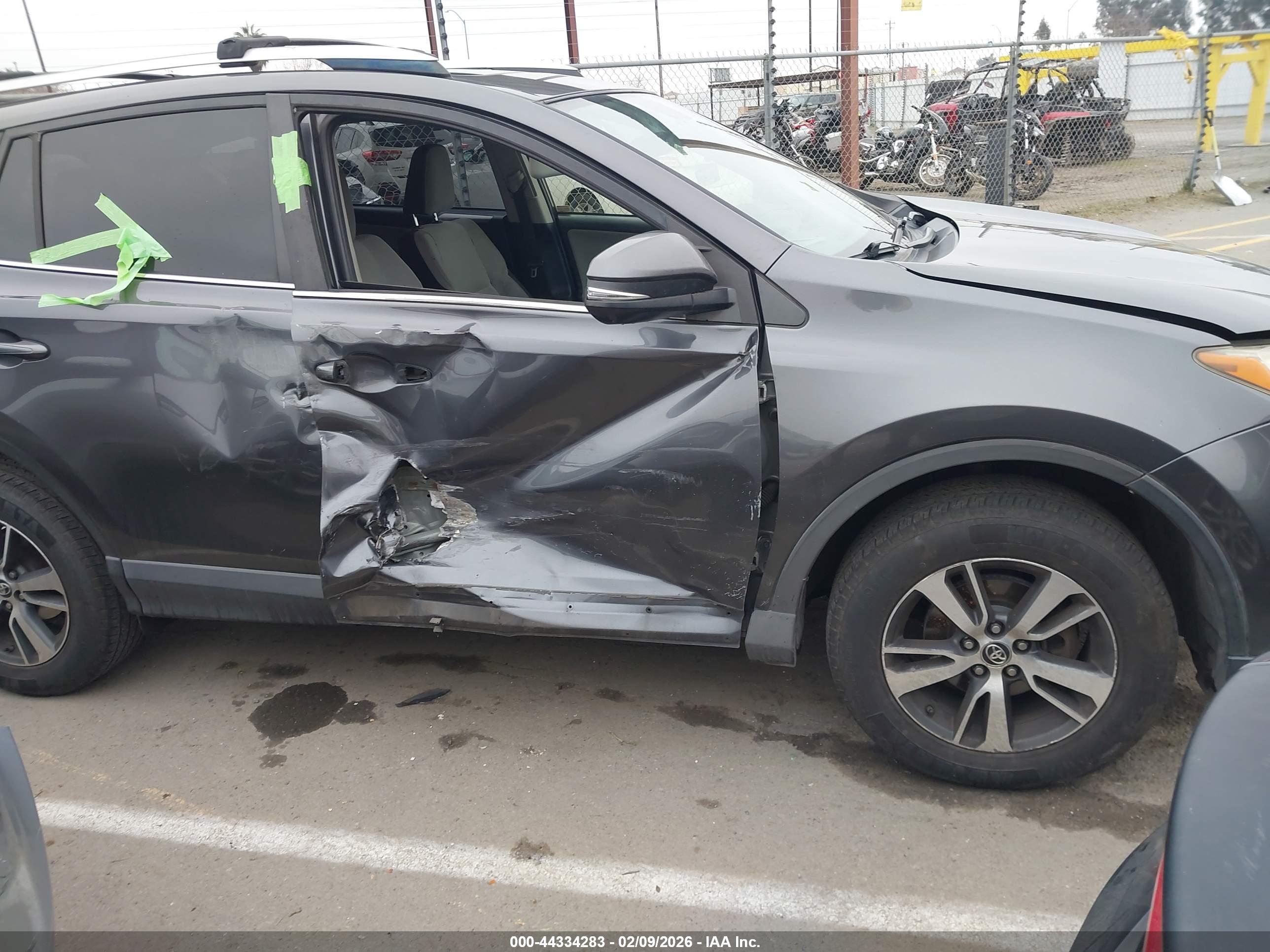 TOYOTA RAV4 image 6