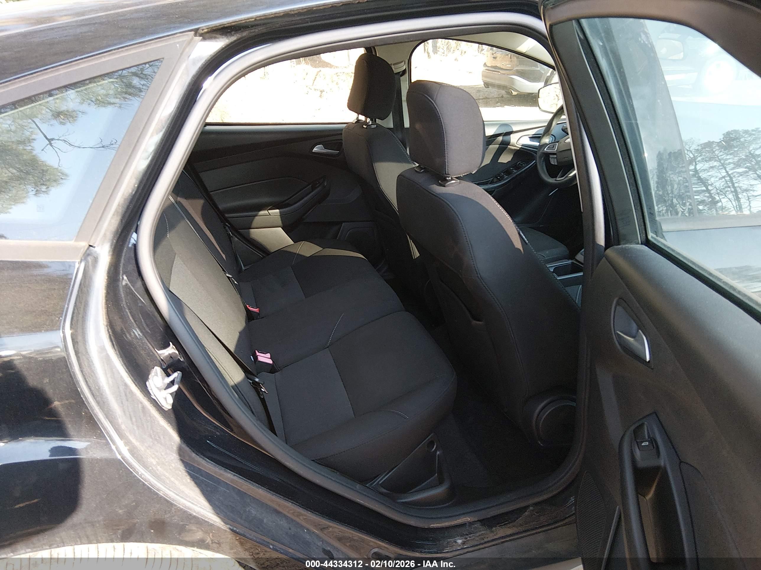 FORD FOCUS image 8