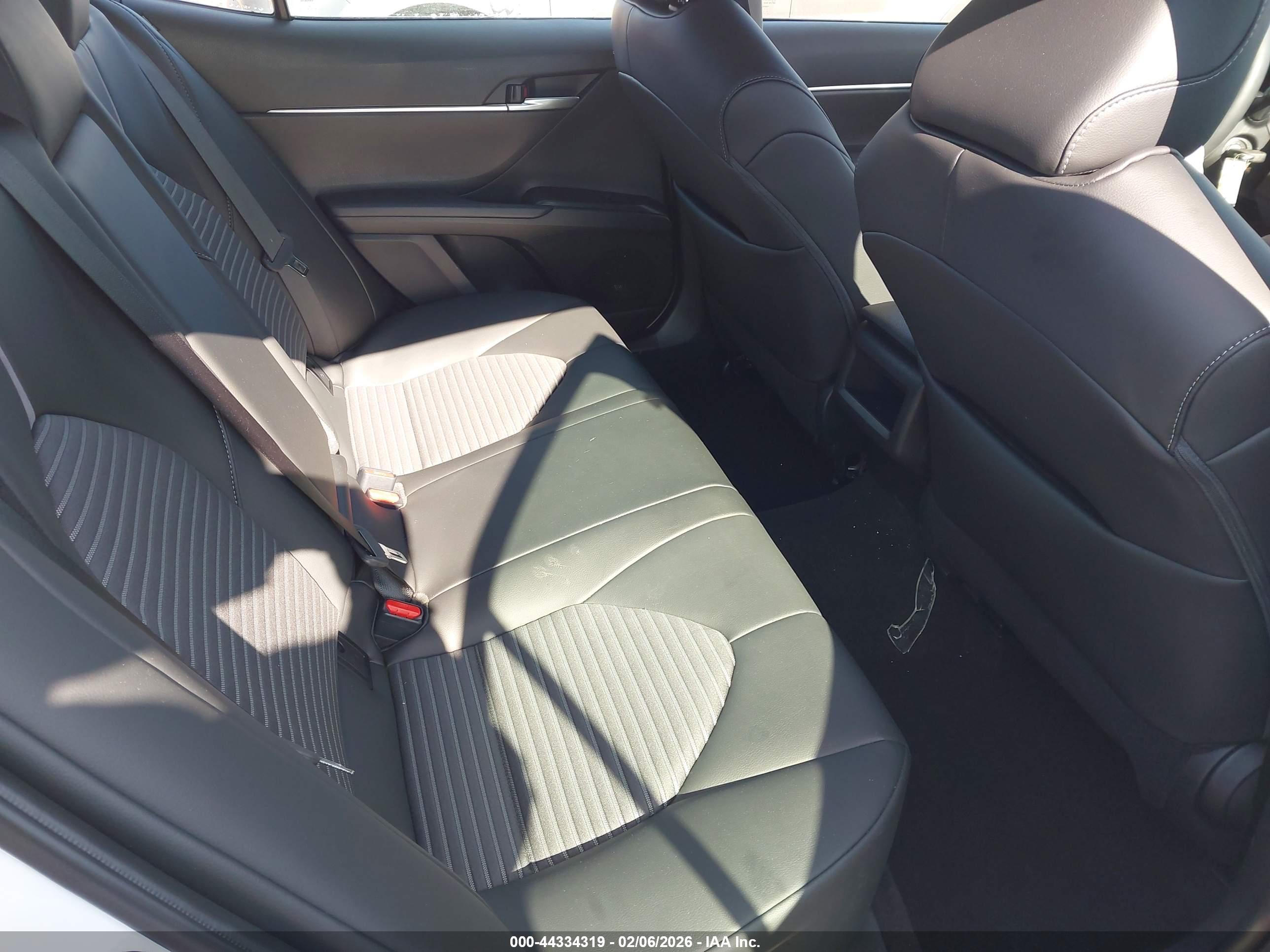 TOYOTA CAMRY image 8