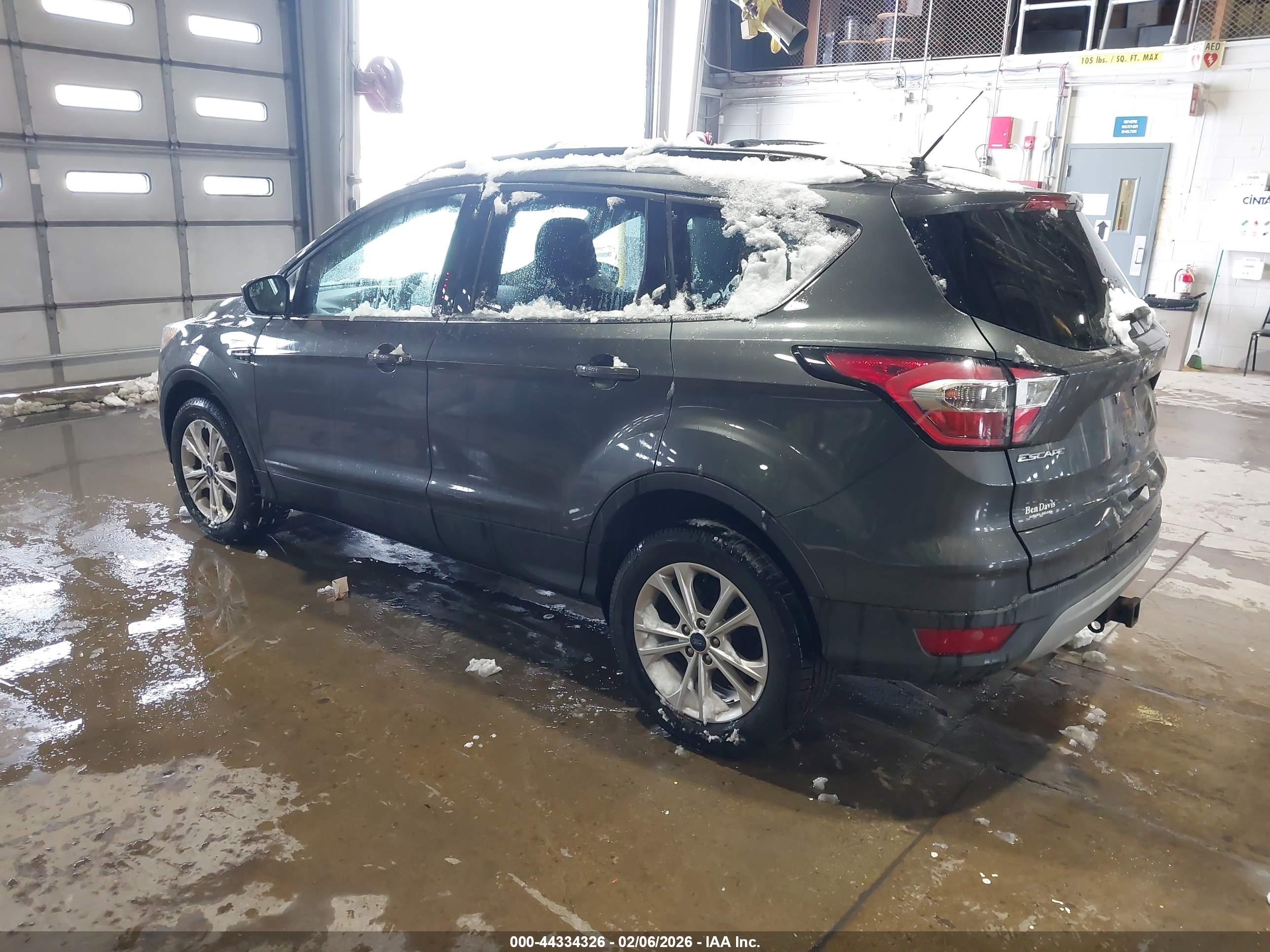 FORD ESCAPE image 3