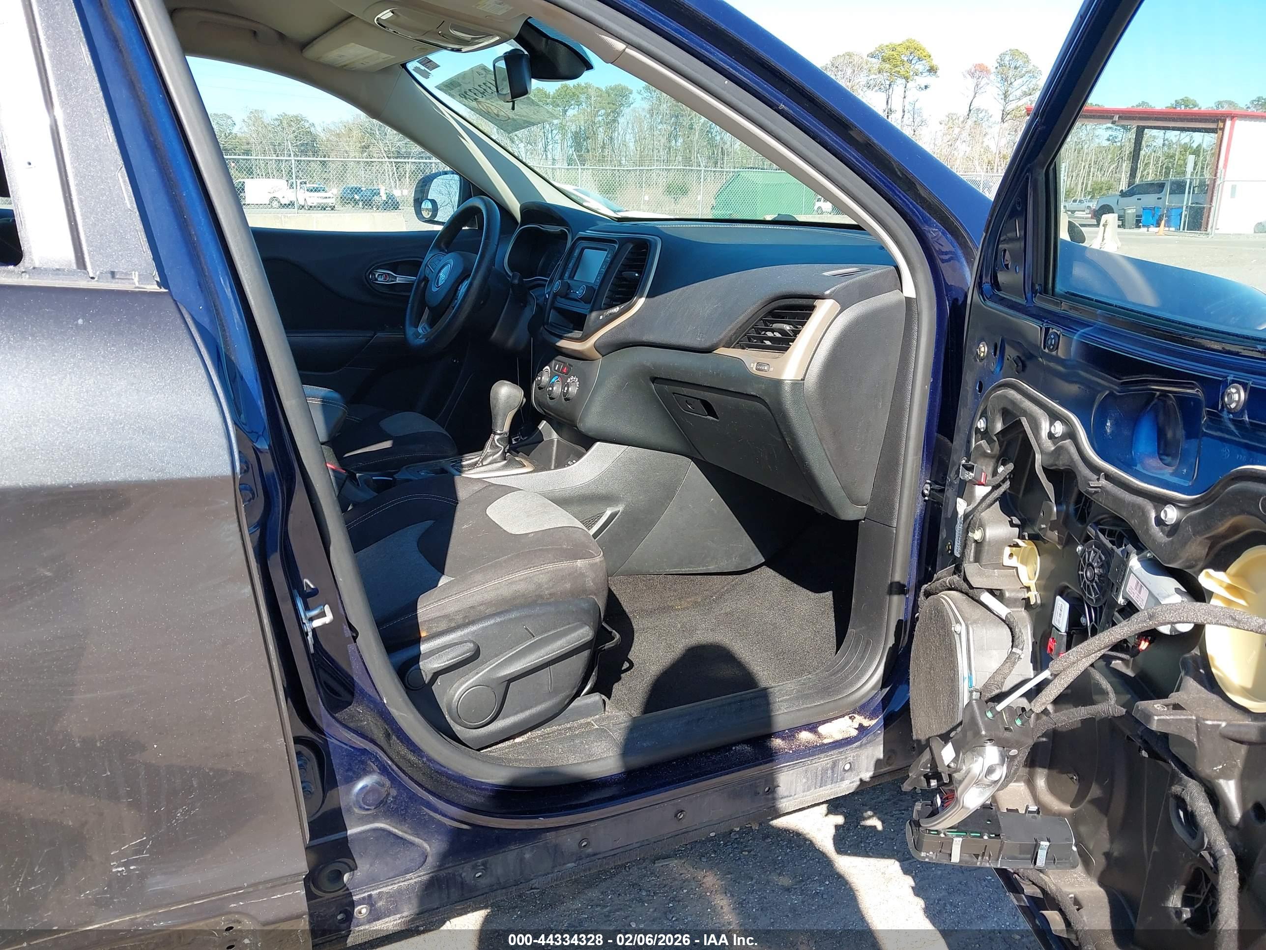 JEEP CHEROKEE image 5