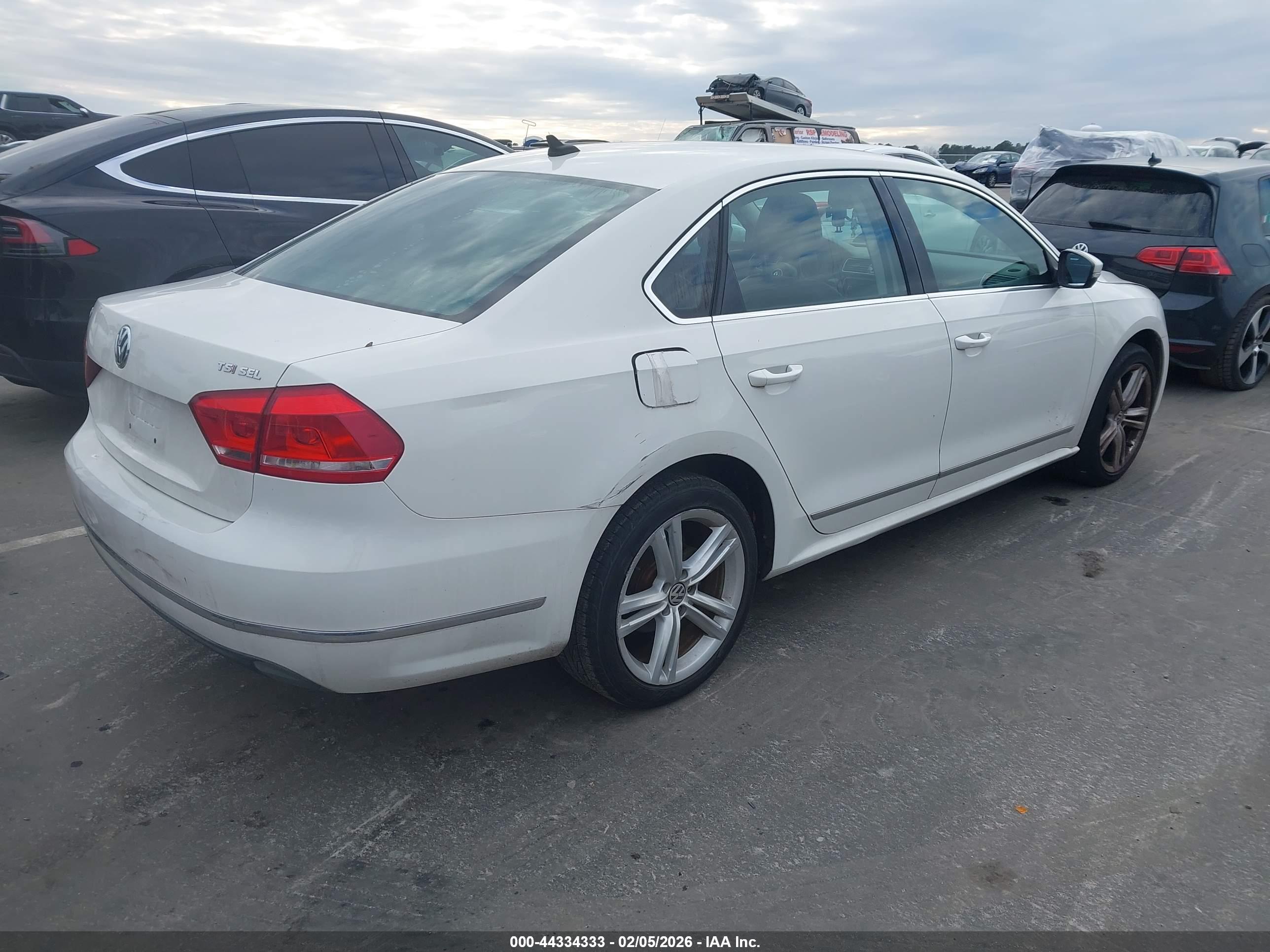 VOLKSWAGEN PASSAT image 4