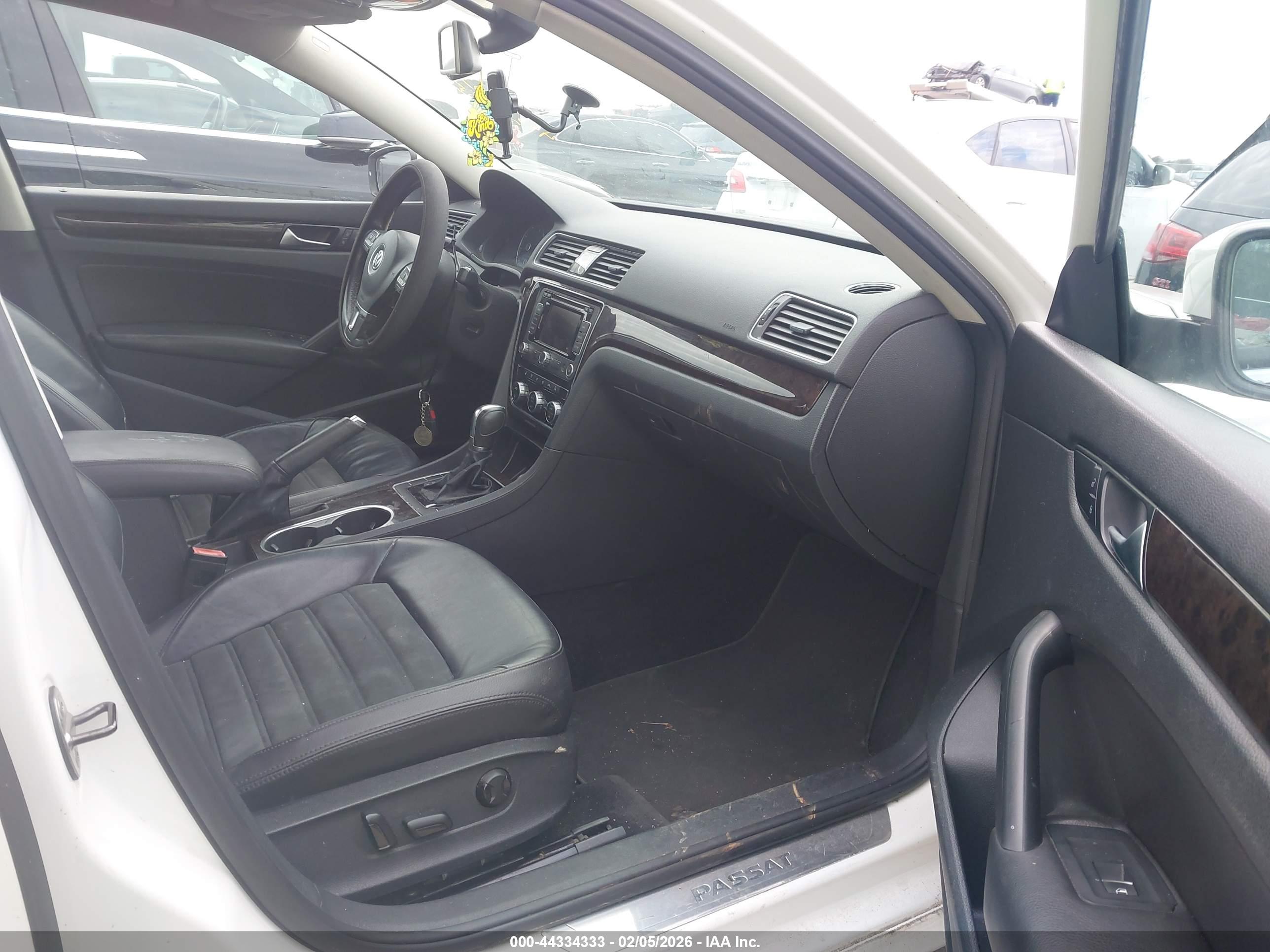 VOLKSWAGEN PASSAT image 5