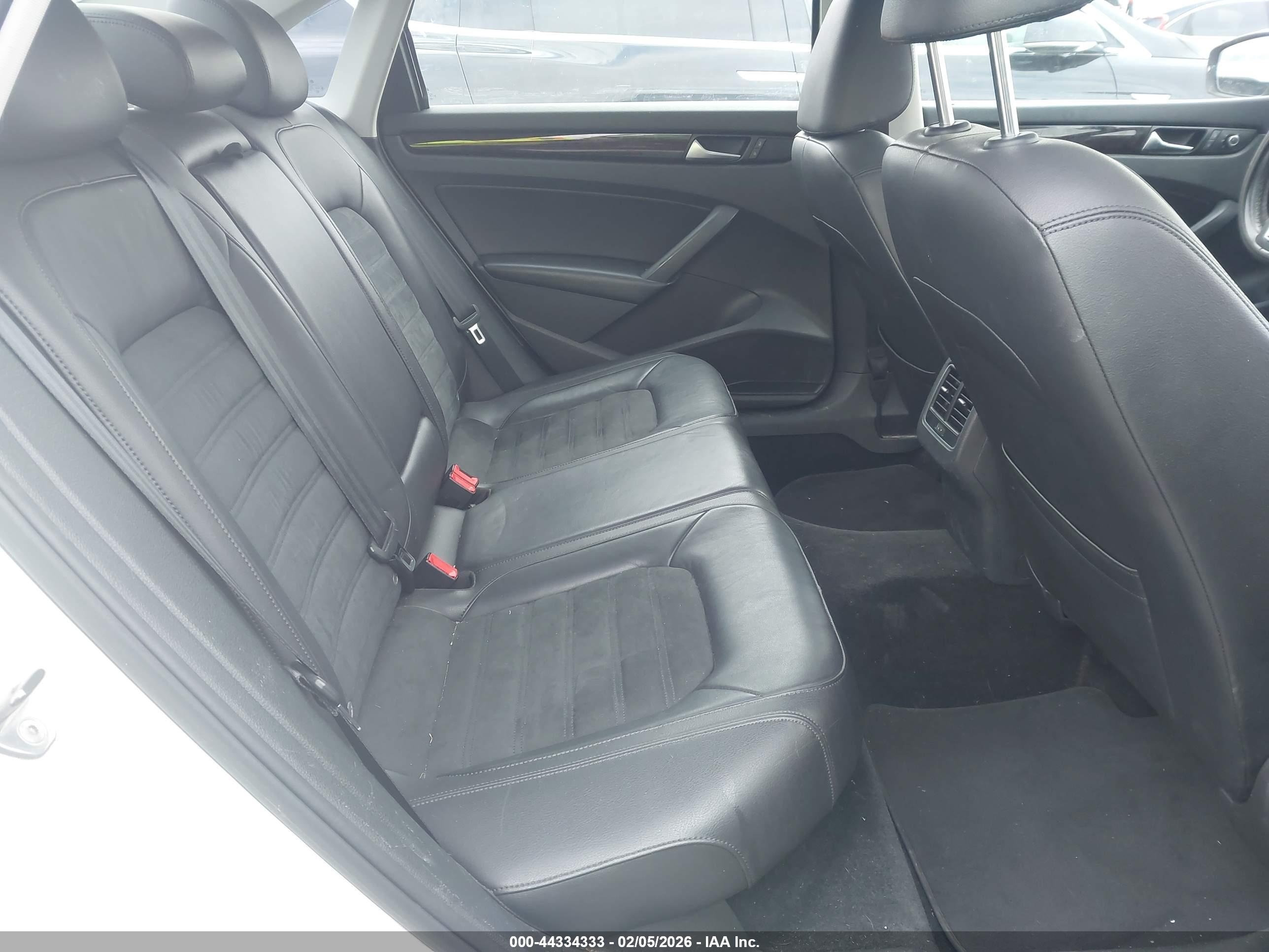 VOLKSWAGEN PASSAT image 8