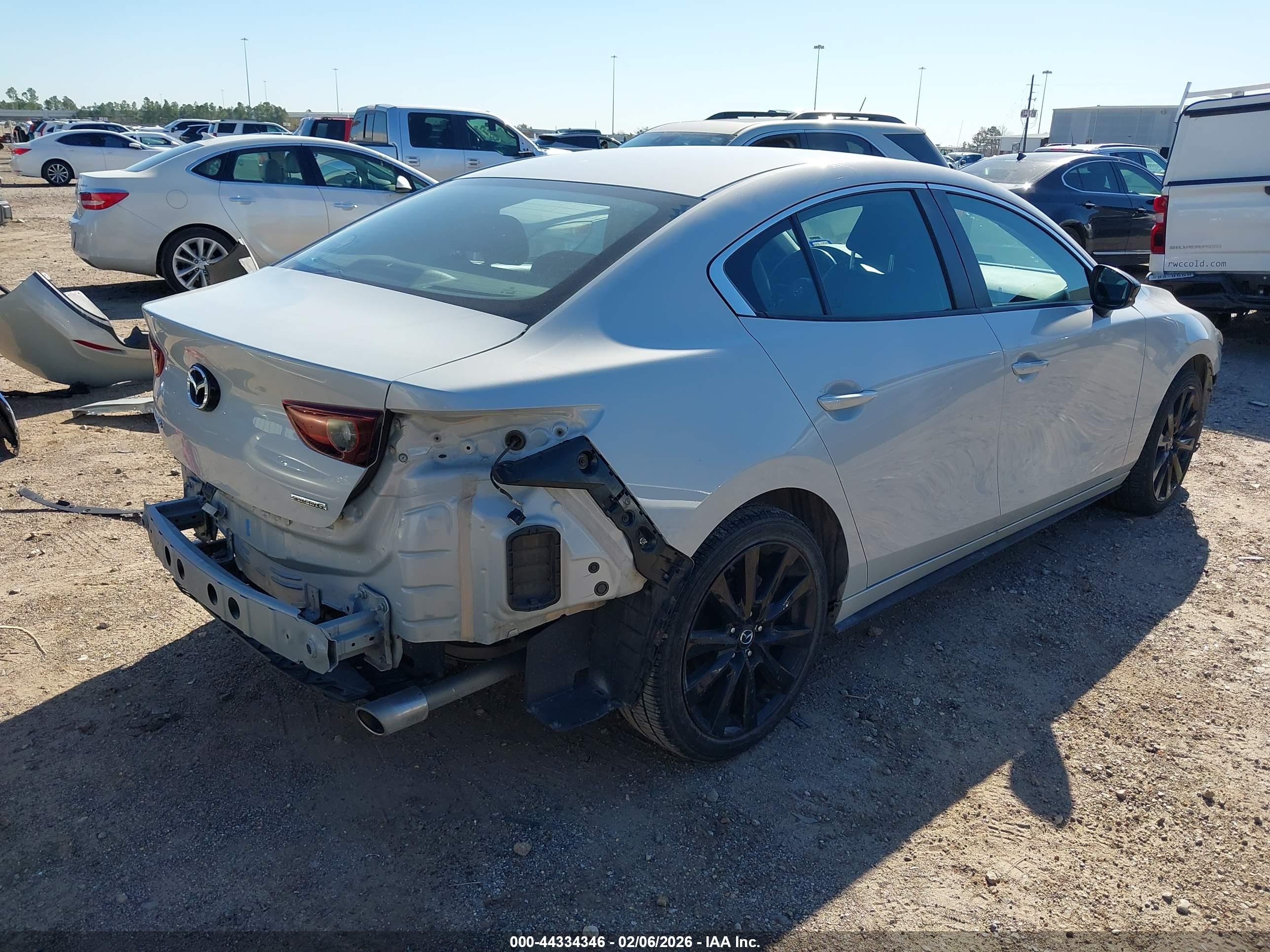 MAZDA MAZDA3 image 4
