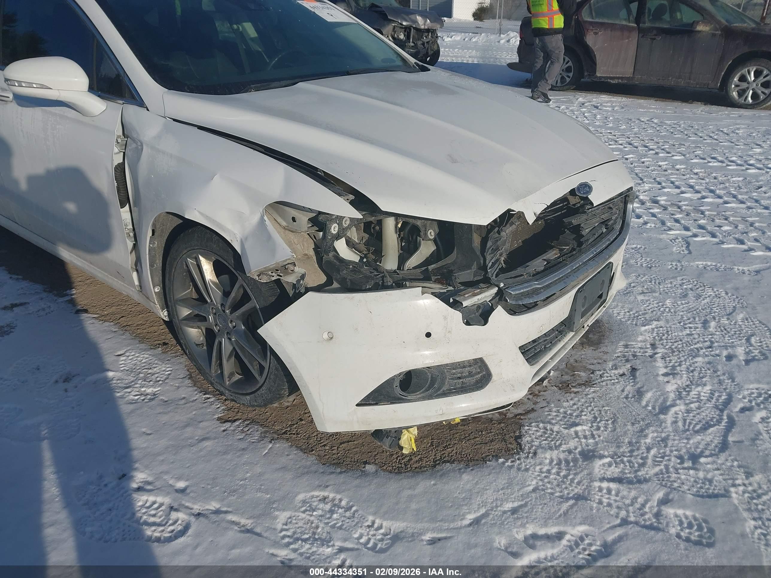 FORD FUSION image 6
