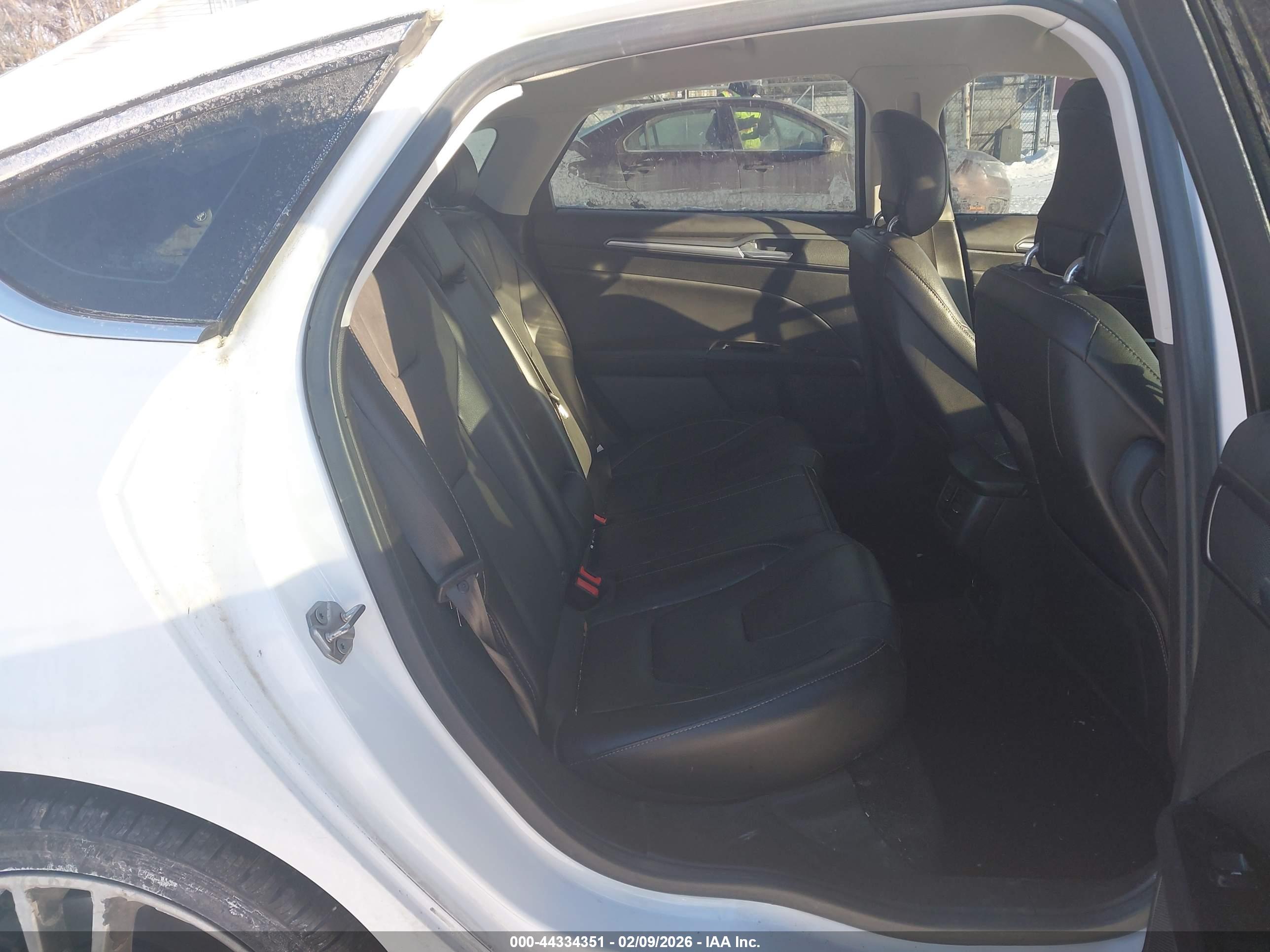 FORD FUSION image 8