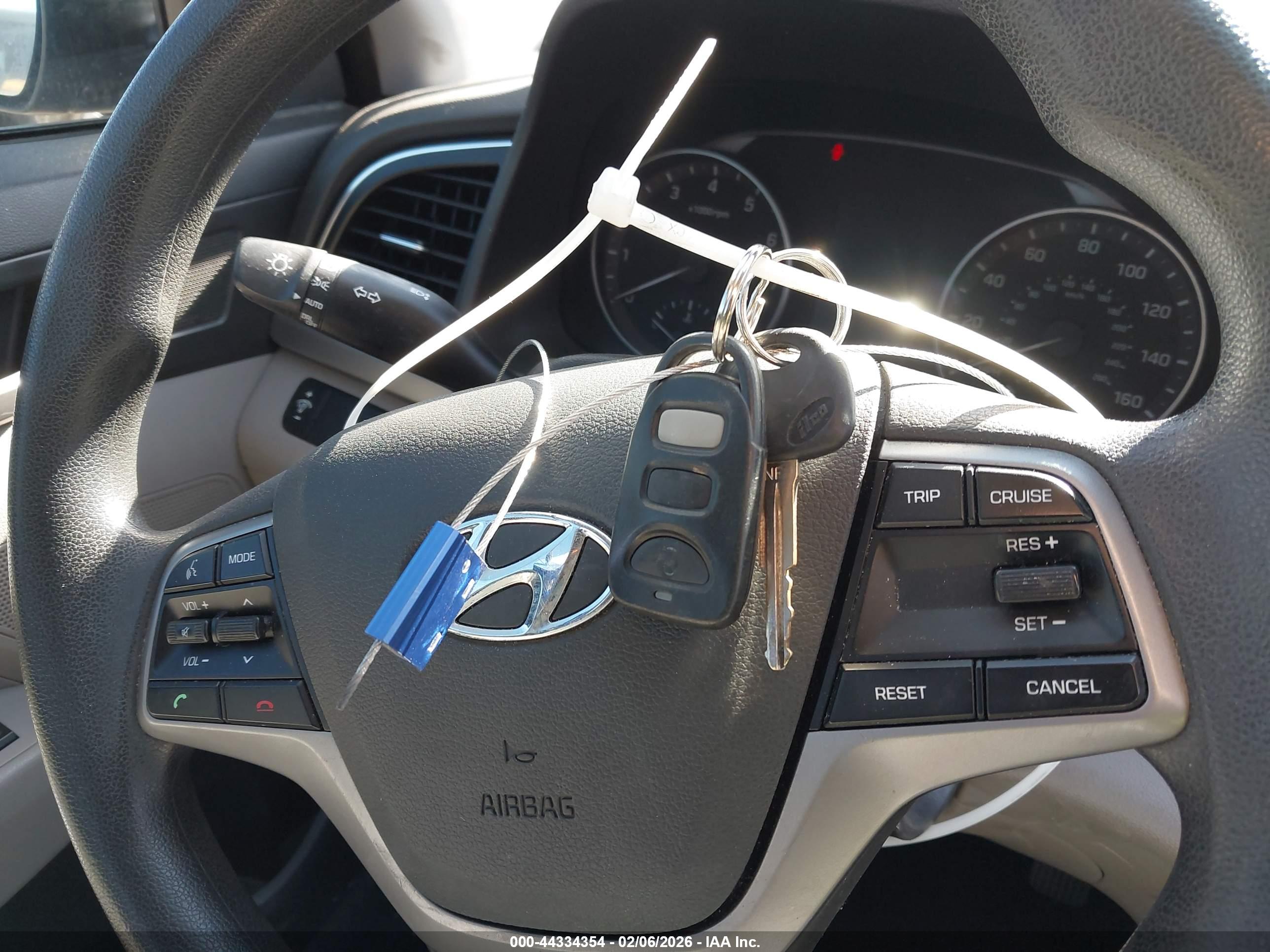 HYUNDAI ELANTRA image 11