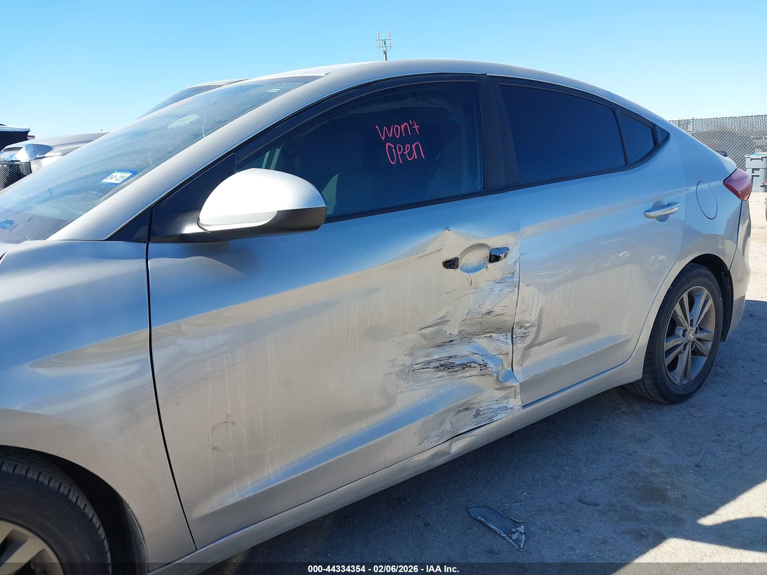 HYUNDAI ELANTRA image 6