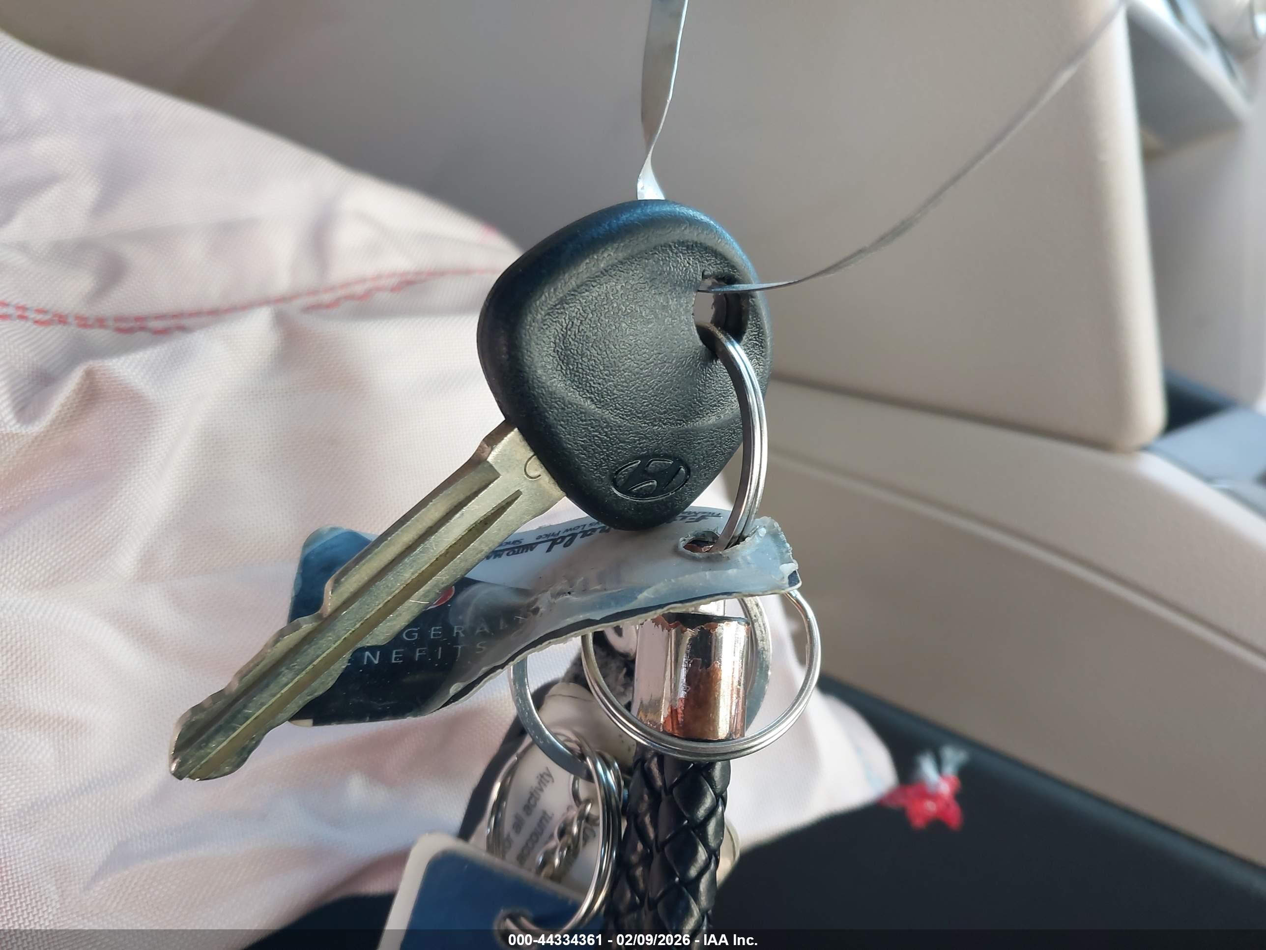 HYUNDAI ELANTRA image 11