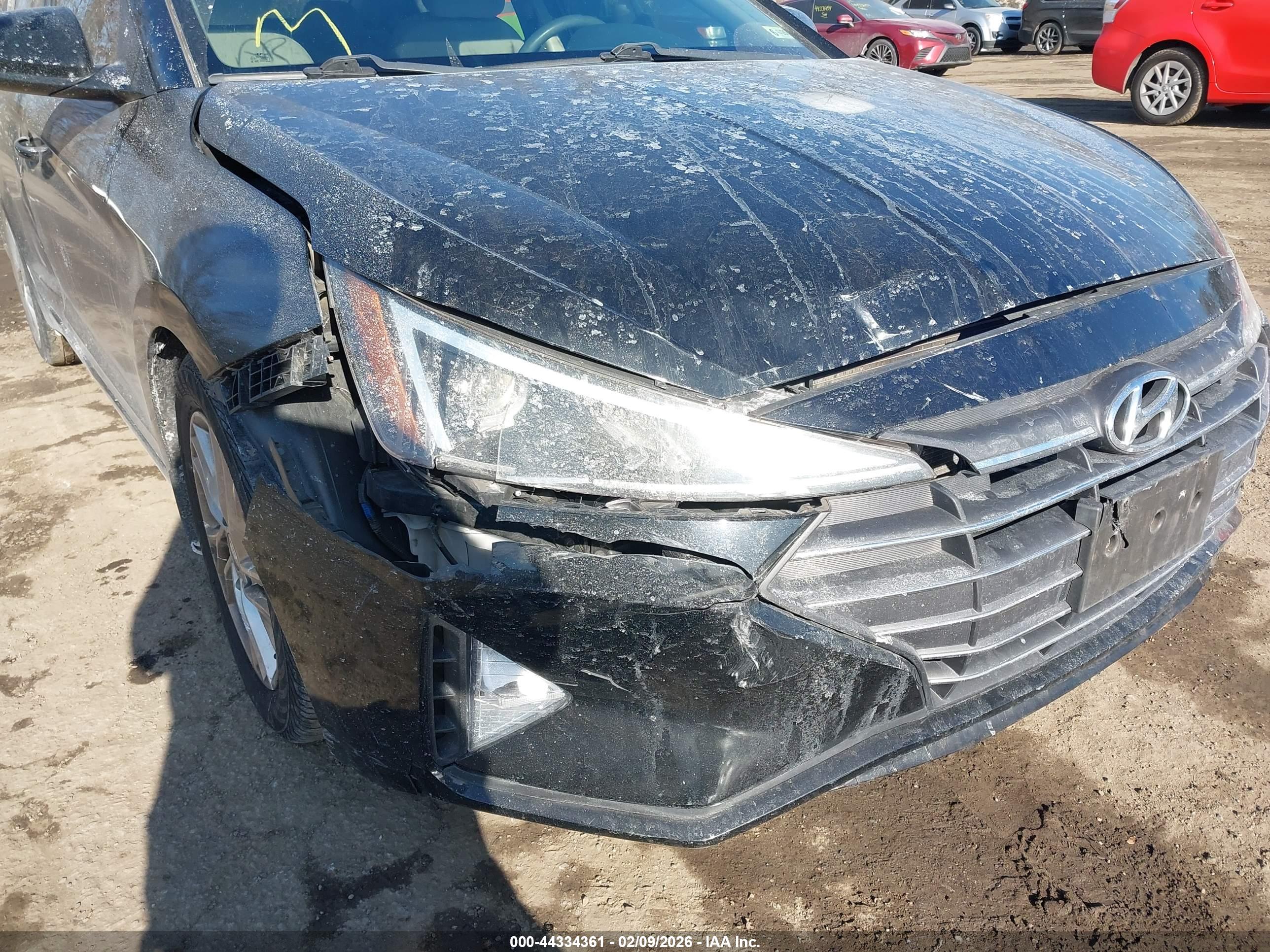 HYUNDAI ELANTRA image 6
