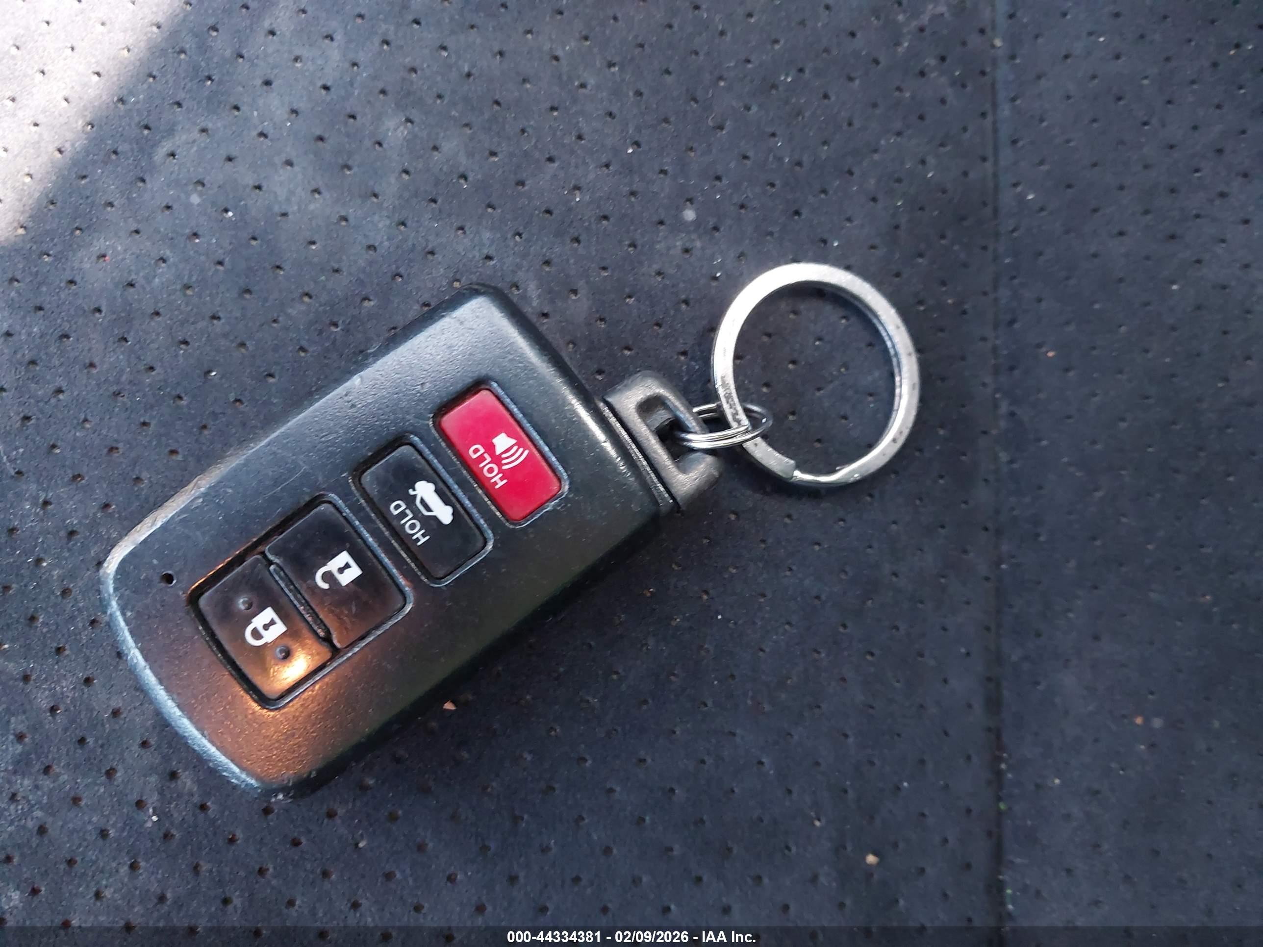 TOYOTA CAMRY image 11