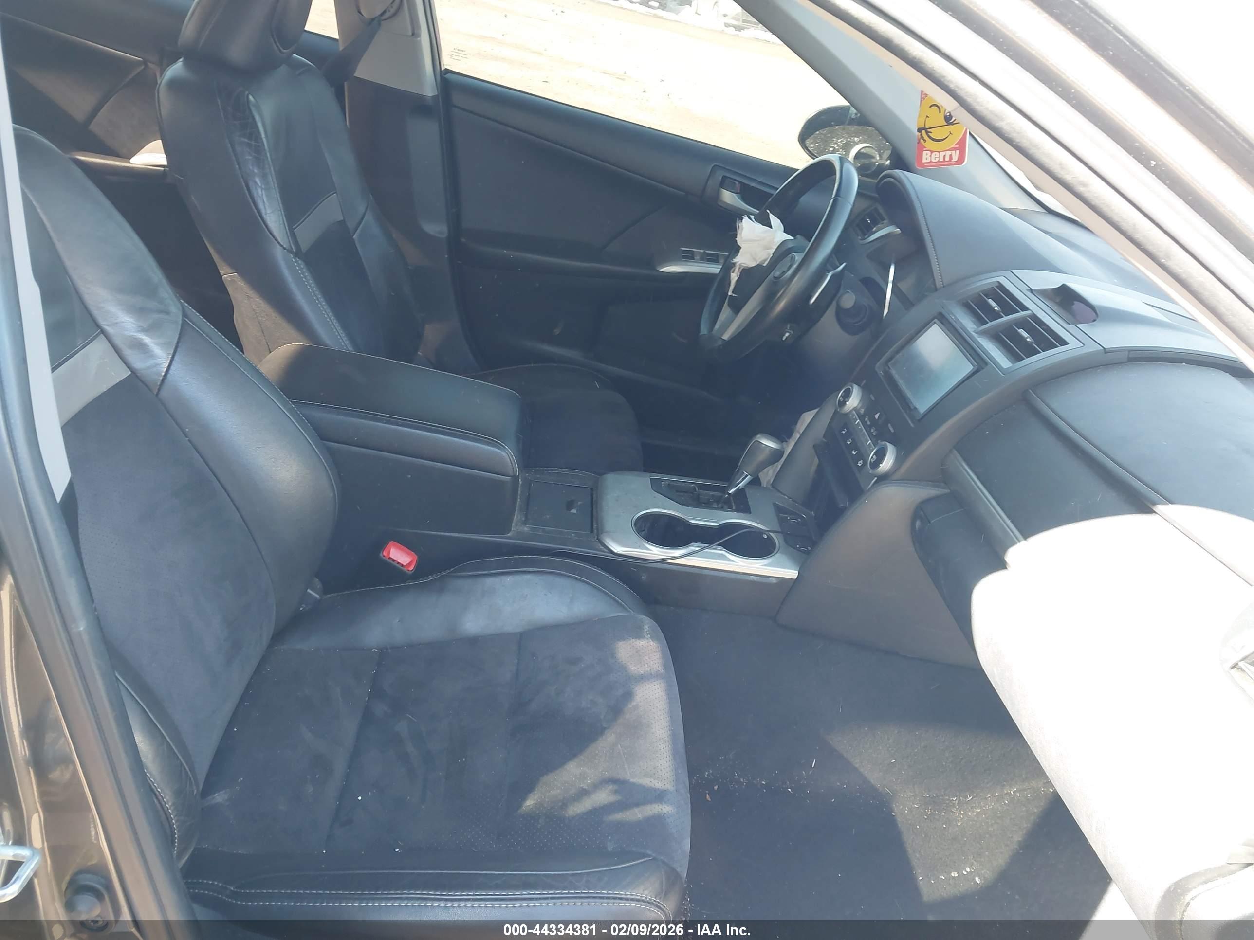 TOYOTA CAMRY image 5