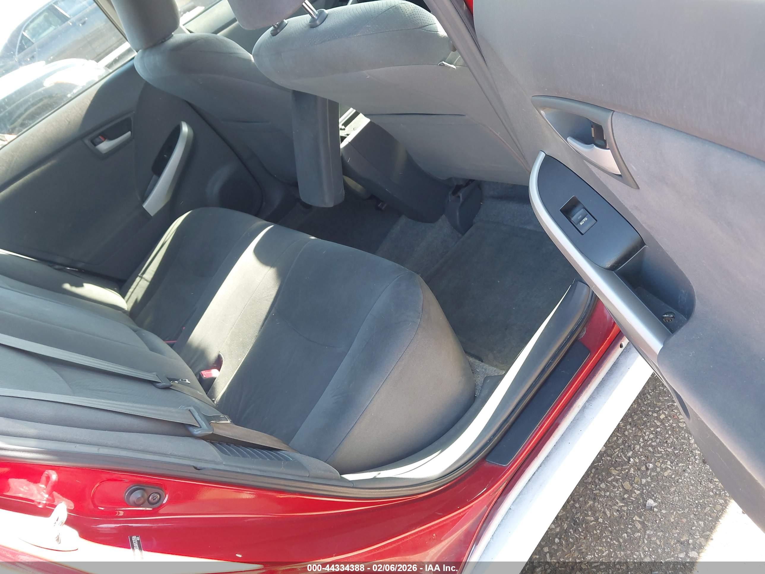 TOYOTA PRIUS image 8